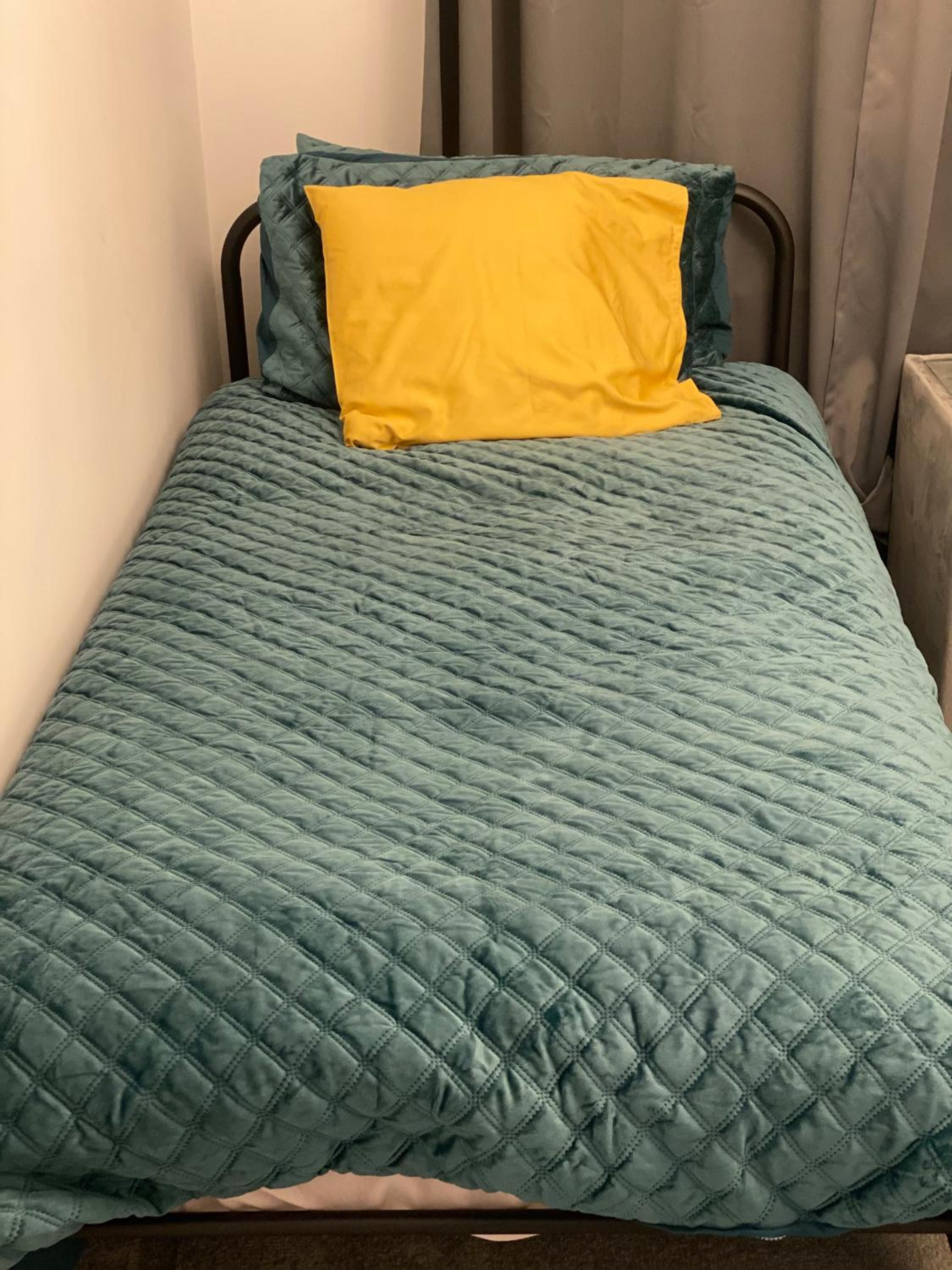 Peterborough Brand New City Center Apartment 2 Bedroom 2 bath apartment free parking contractors welcome