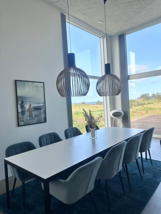 Fantastisk store terrasser med havudsigt og udespa