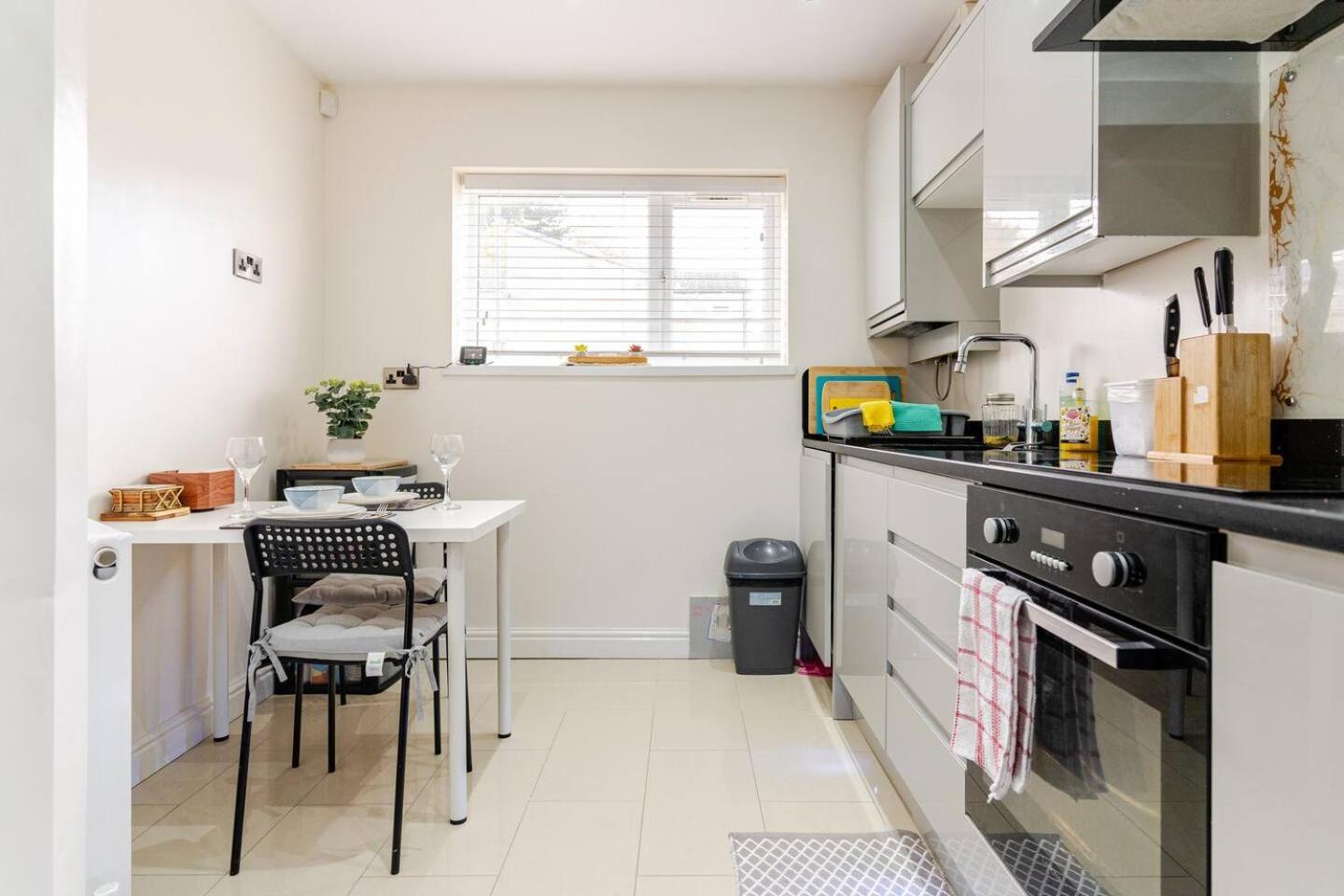 Quiet Private Homestay, Central Birmingham view 5