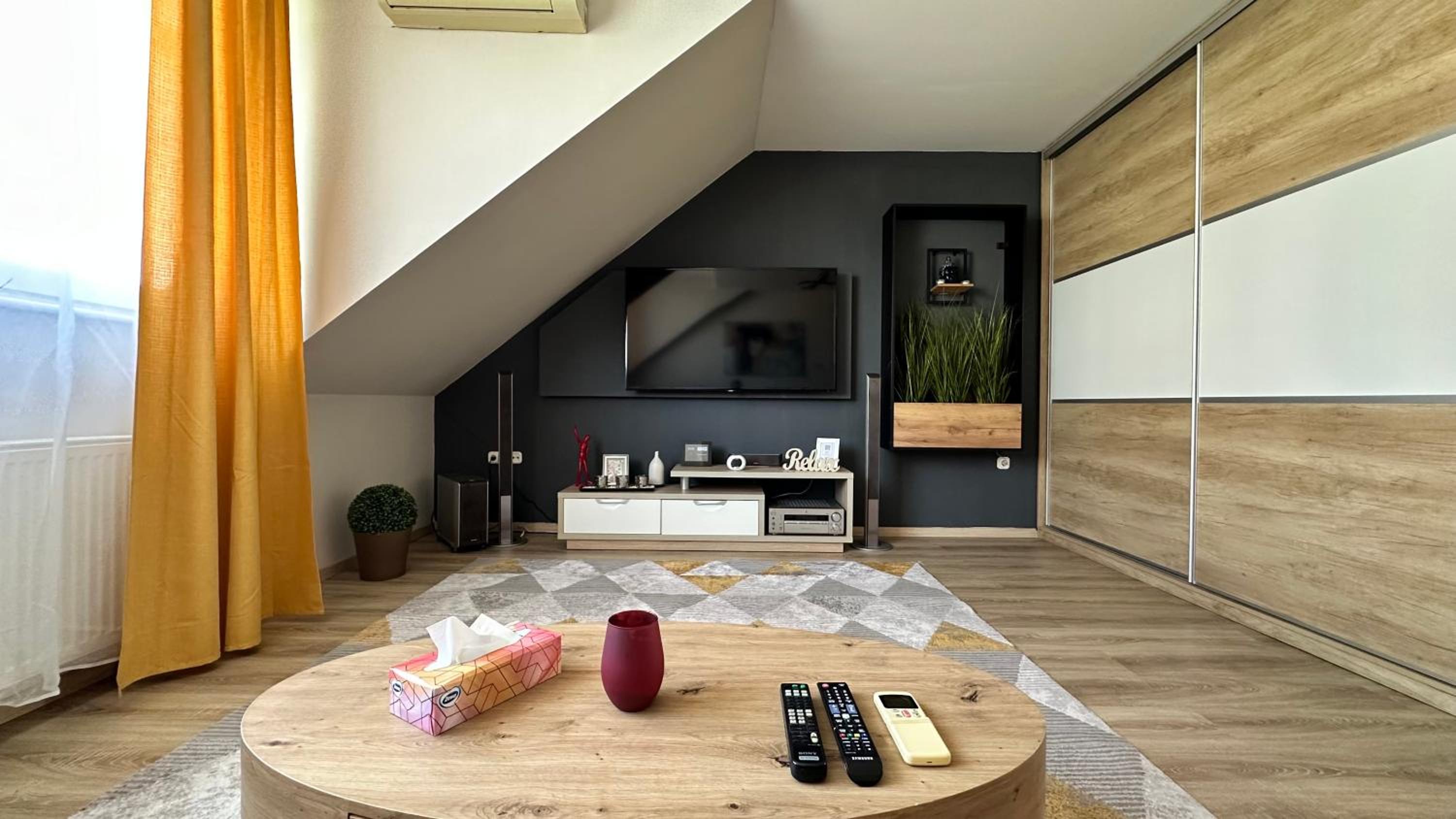 Evelin's apartment view 5