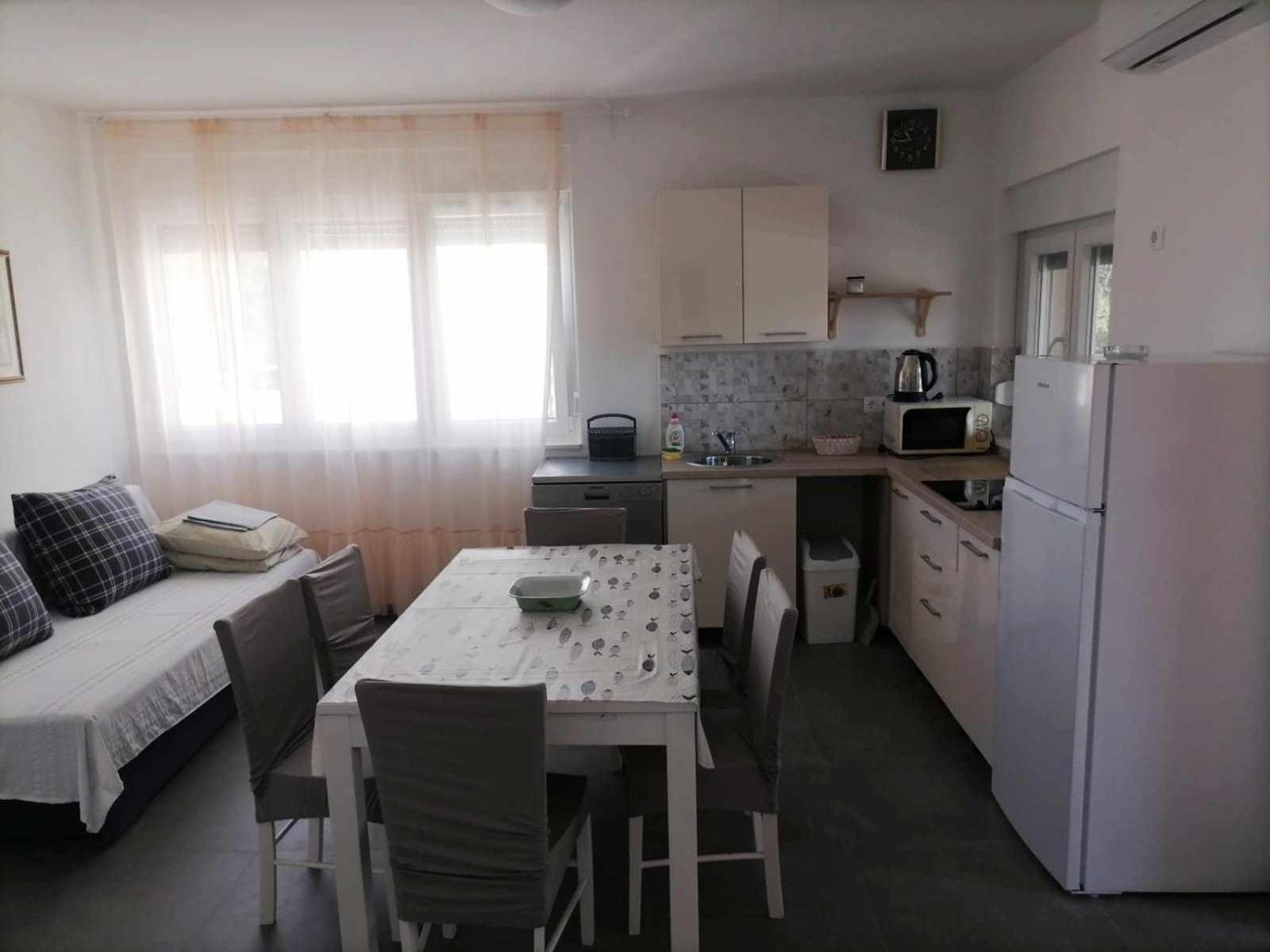 Apartment Pervan by the beach 2 bedrooms view 3