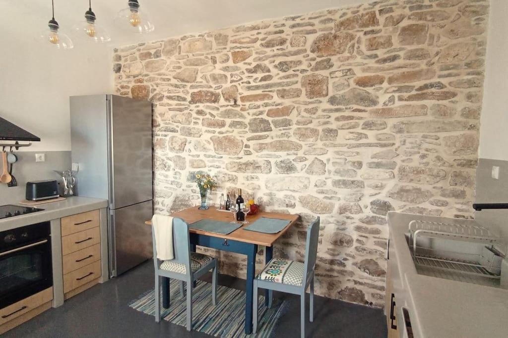 Traditional House In Ano Syros view 2