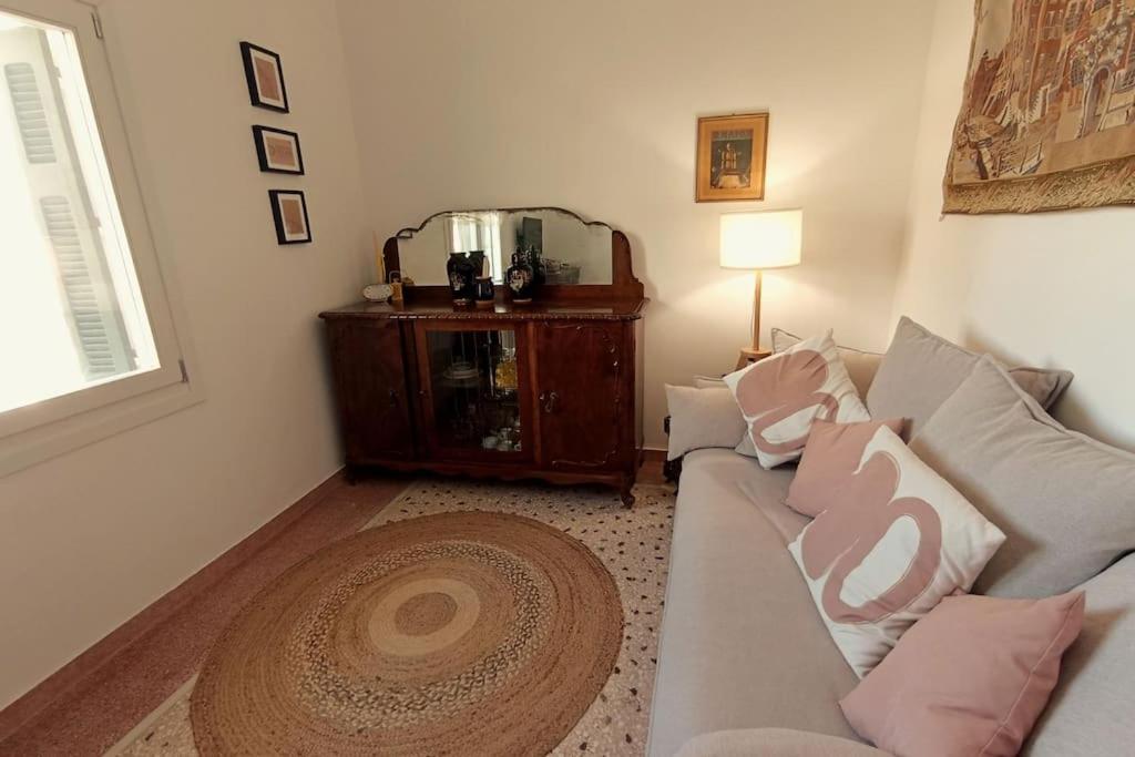 Traditional House In Ano Syros view 4