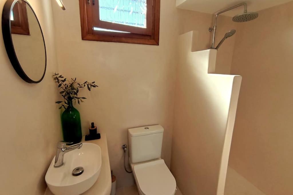 Traditional House In Ano Syros view 5