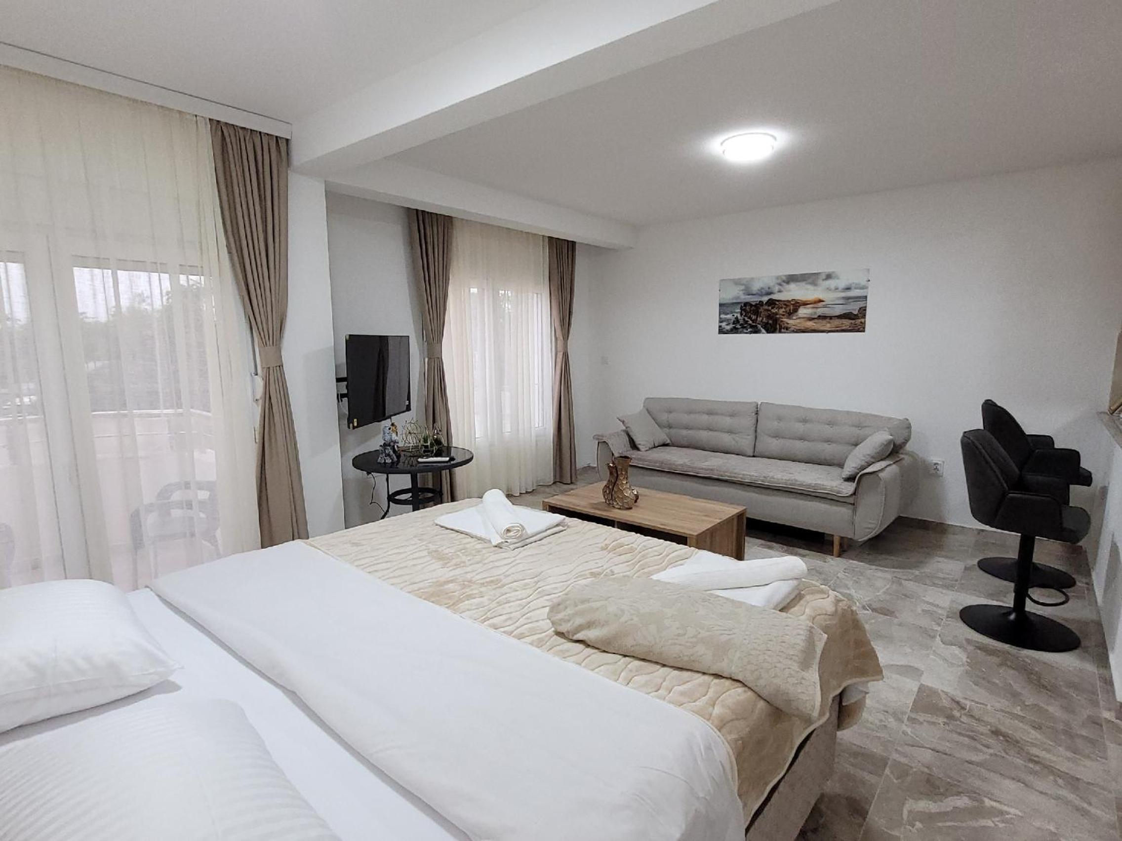 Montenegro Apartments Phoenix With Pool