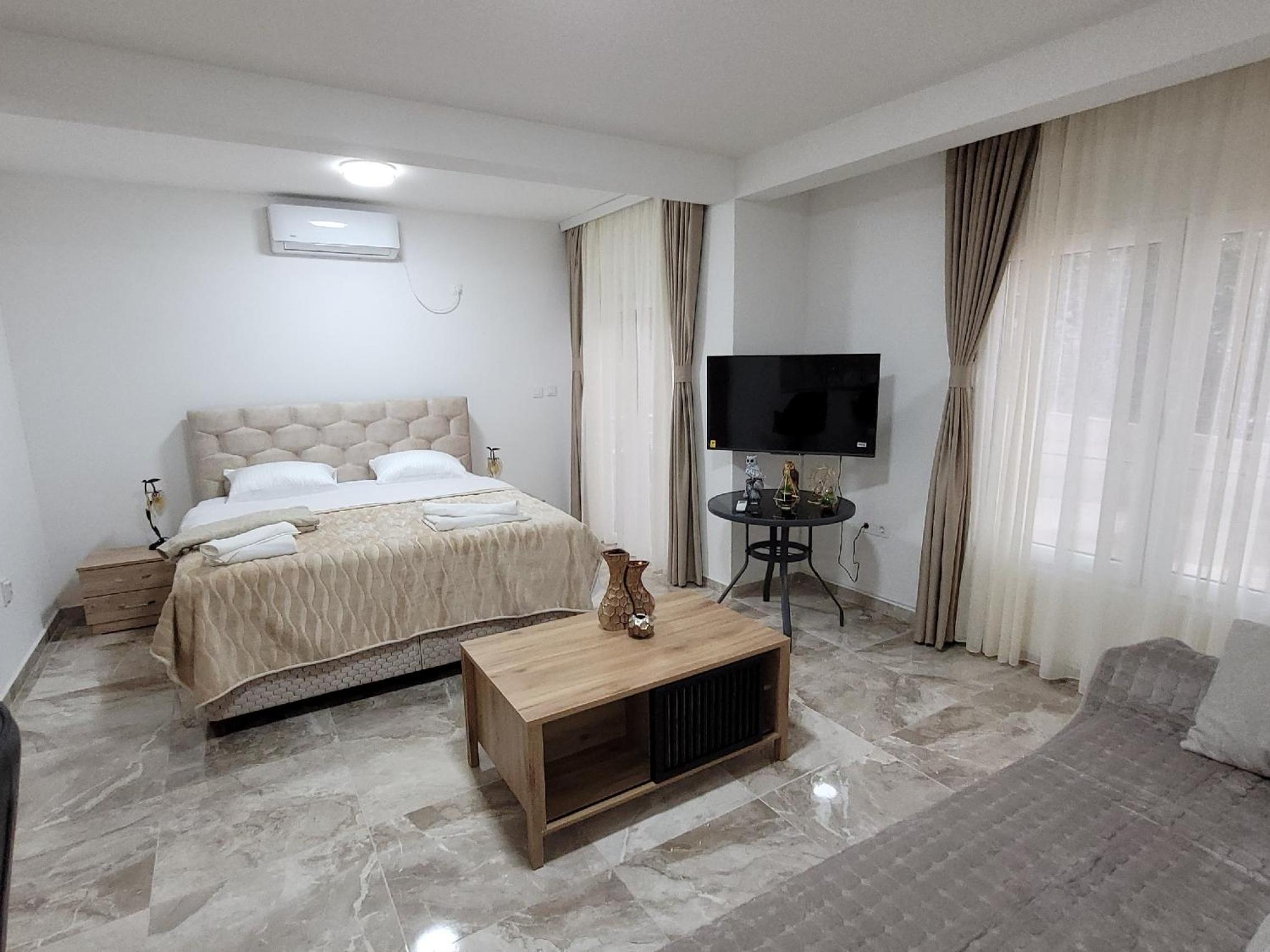 Montenegro Apartments Phoenix With Pool