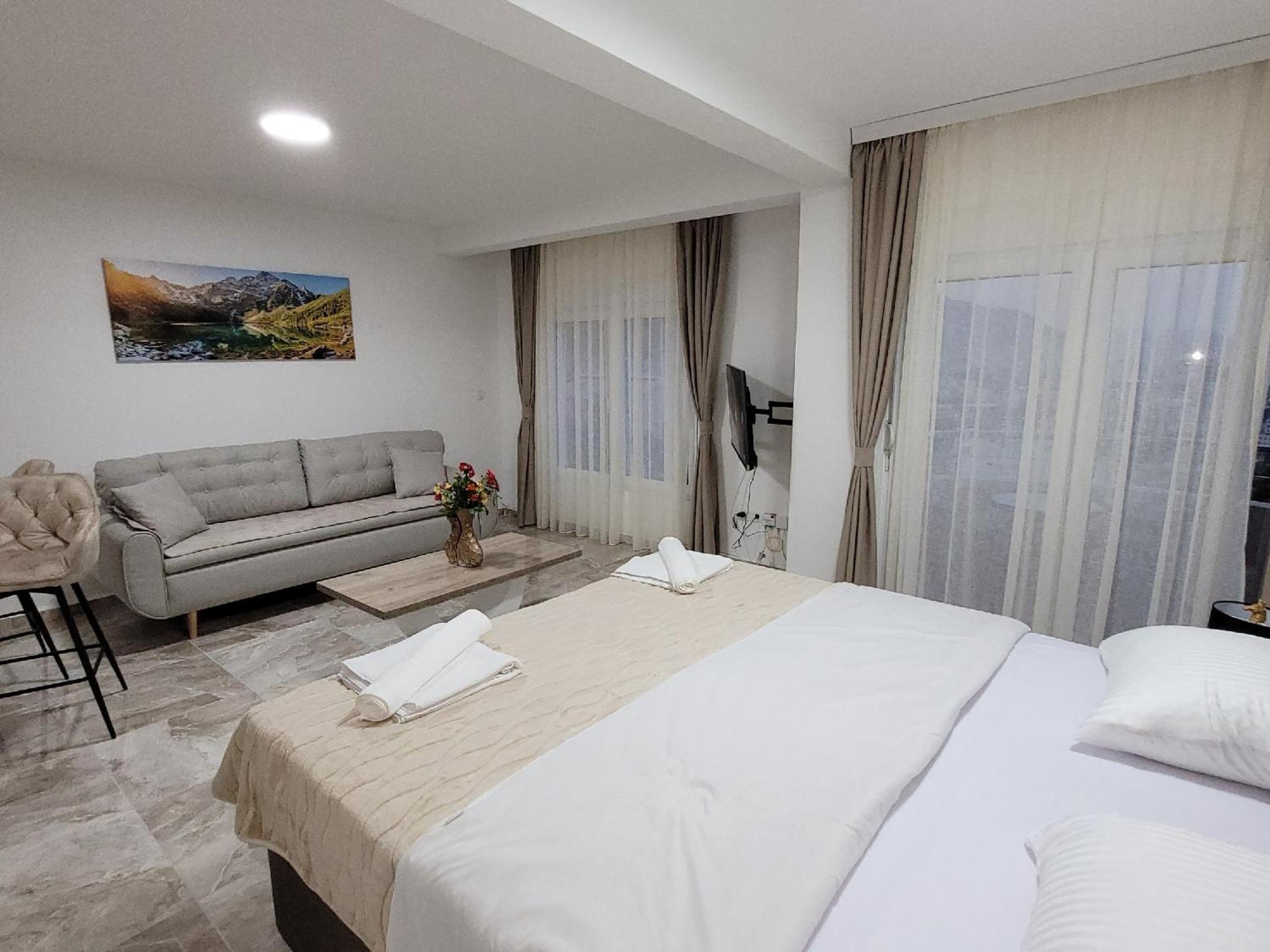 Montenegro Apartments Phoenix With Pool