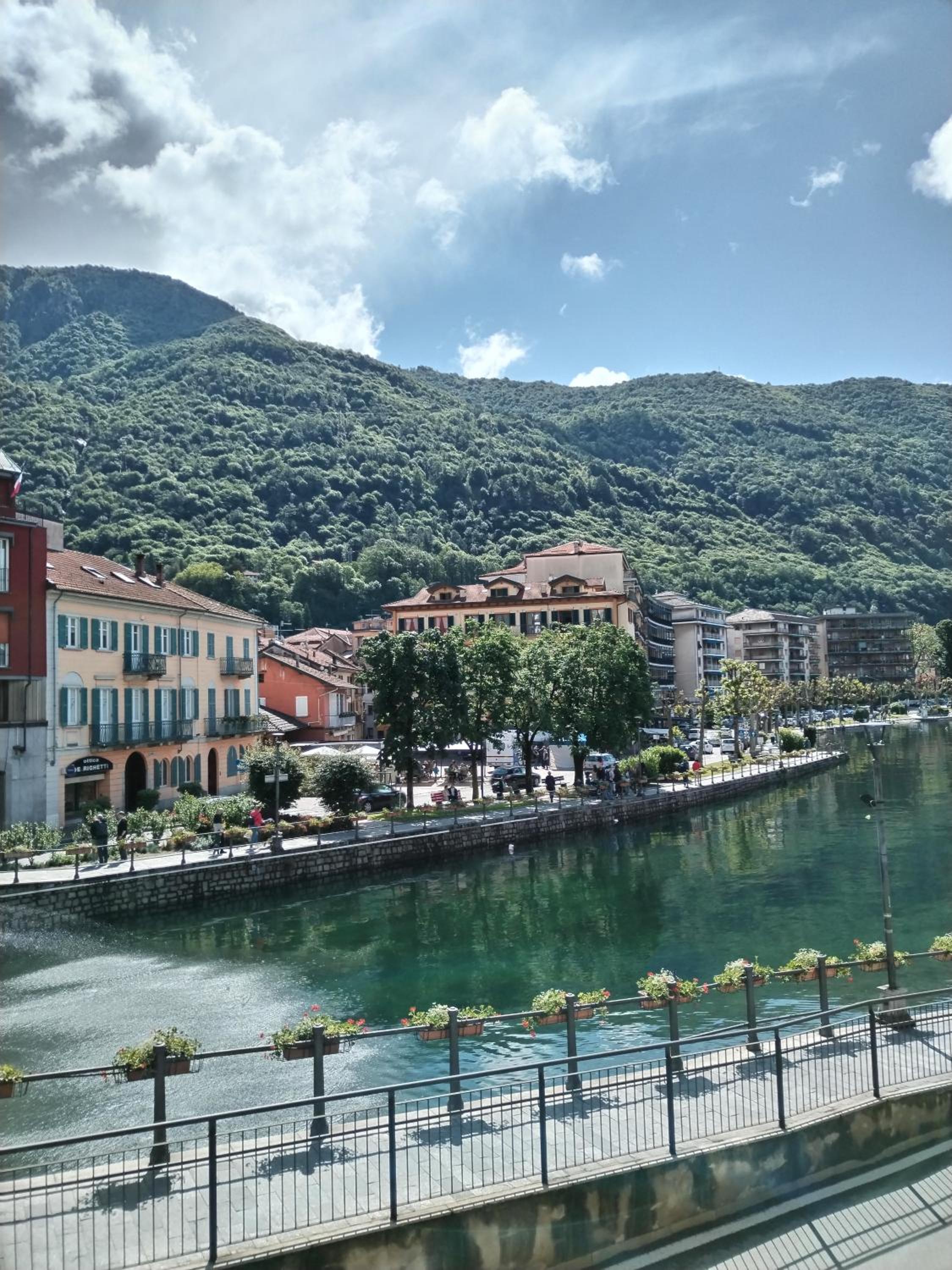 un balcone sul lago