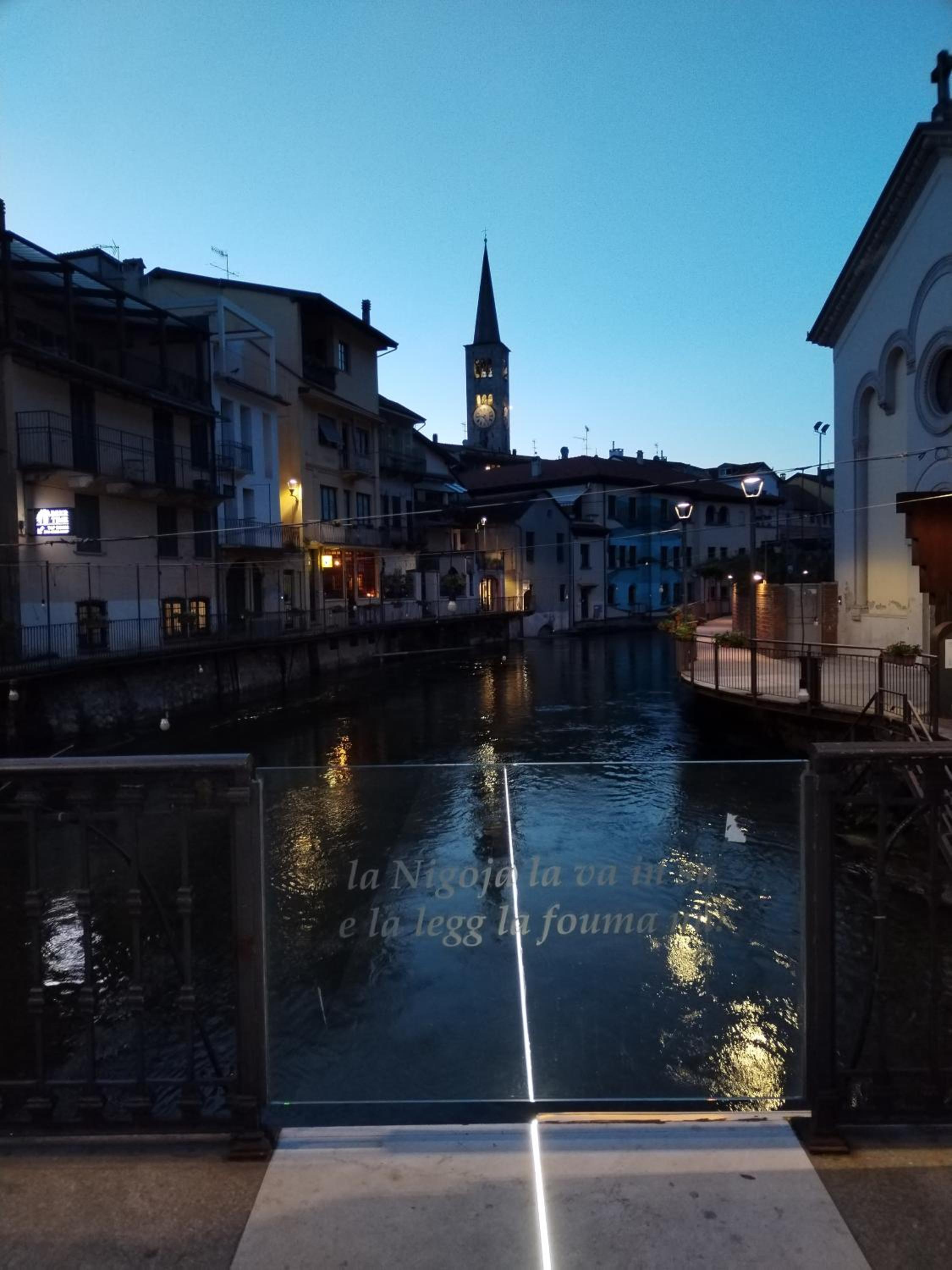 un balcone sul lago