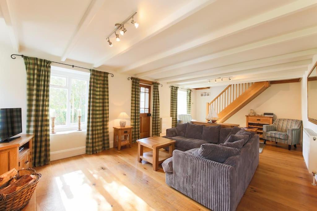 November Cottage St Kew, North Cornwall Cosy Cottage