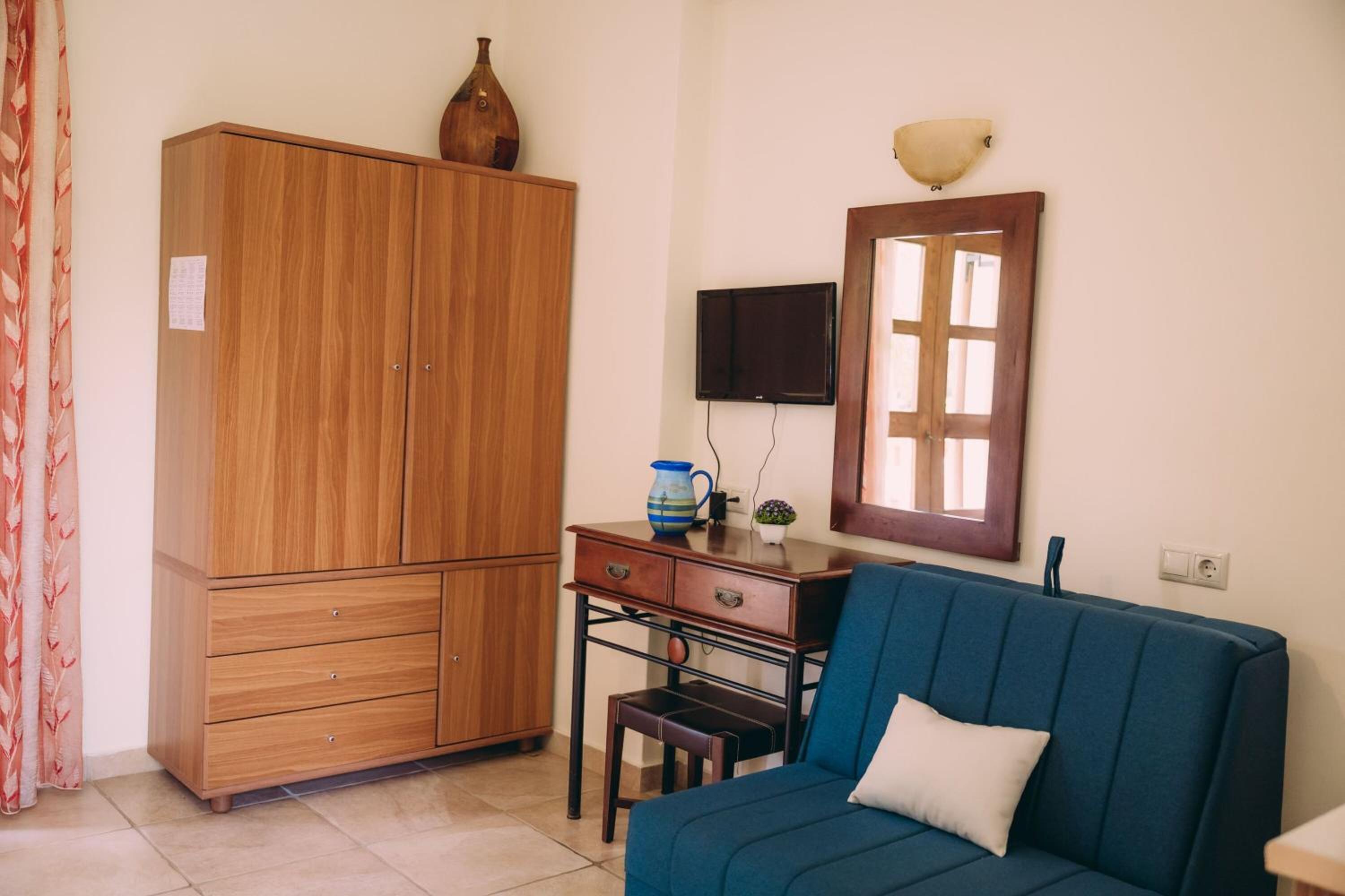 Trikalioti's Lush Estate Apartments