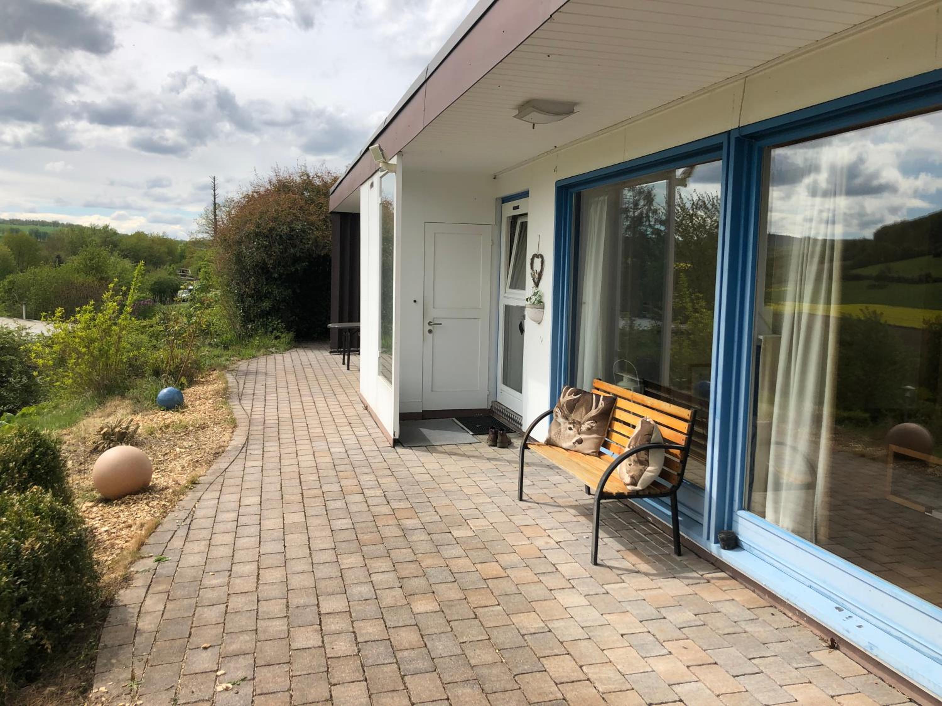 Idyllisch Wohnen im Weserbergland - Bungalow mit phantastischer Aussicht für 4 Personen