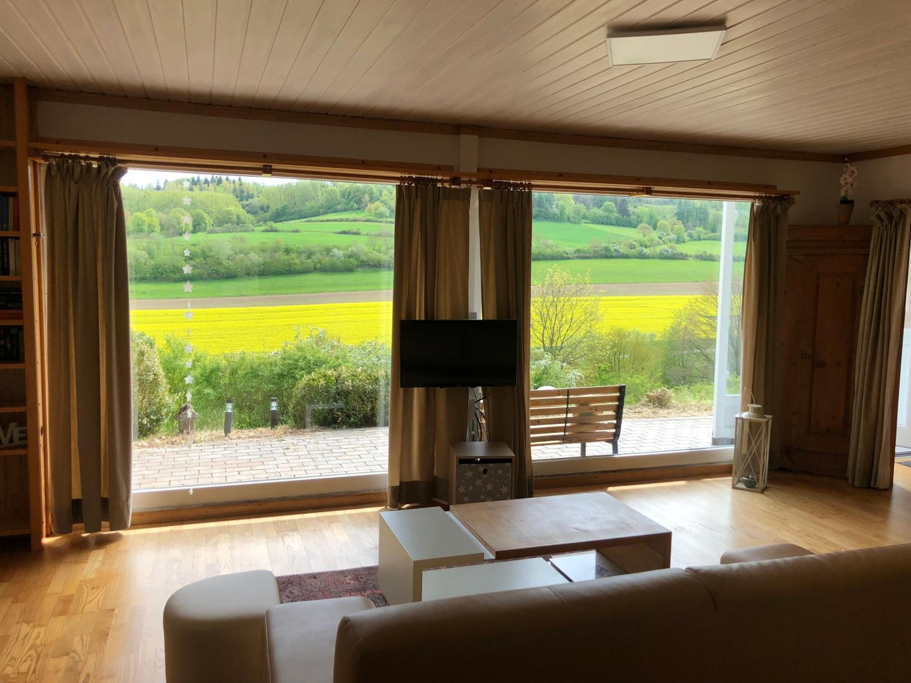 Idyllisch Wohnen im Weserbergland - Bungalow mit phantastischer Aussicht für 4 Personen