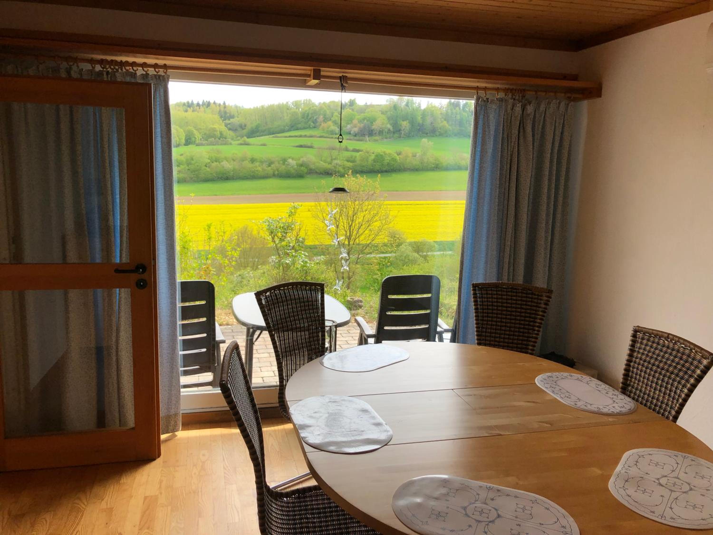 Idyllisch Wohnen im Weserbergland - Bungalow mit phantastischer Aussicht für 4 Personen