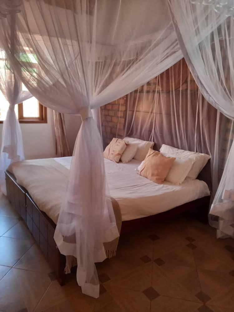 Secrets Guest House Entebbe
