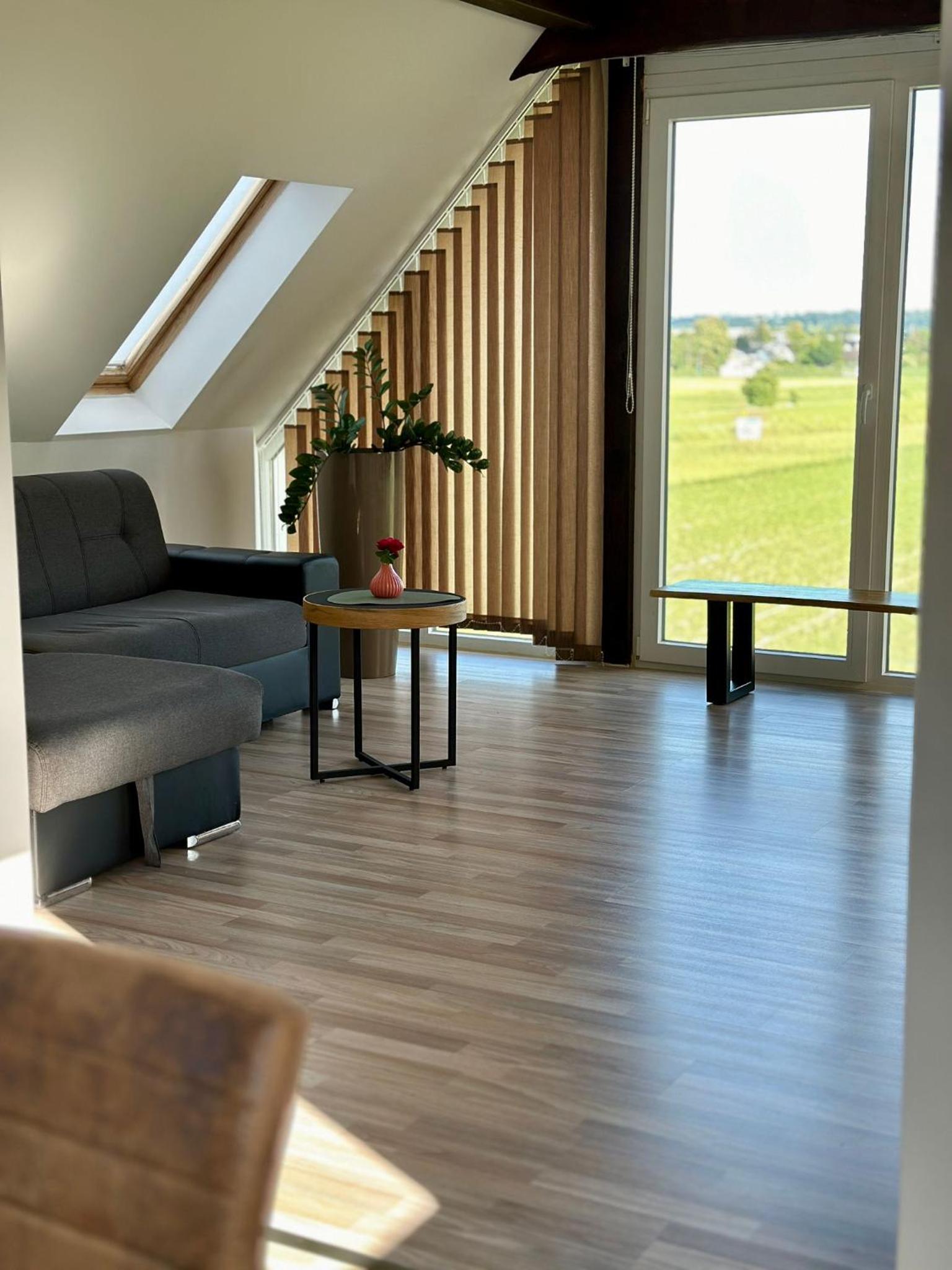 Großzügige 100 m2 Wohnung mit Terrasse