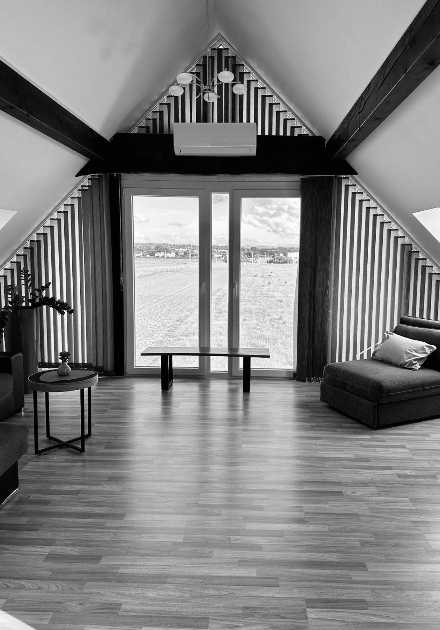Großzügige 100 m2 Wohnung mit Terrasse