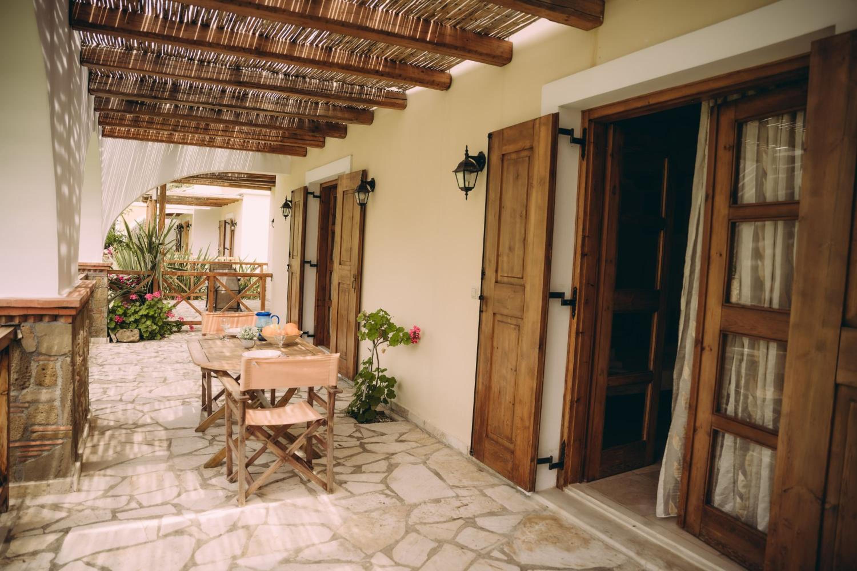 Trikalioti's Lush Estate Apartments