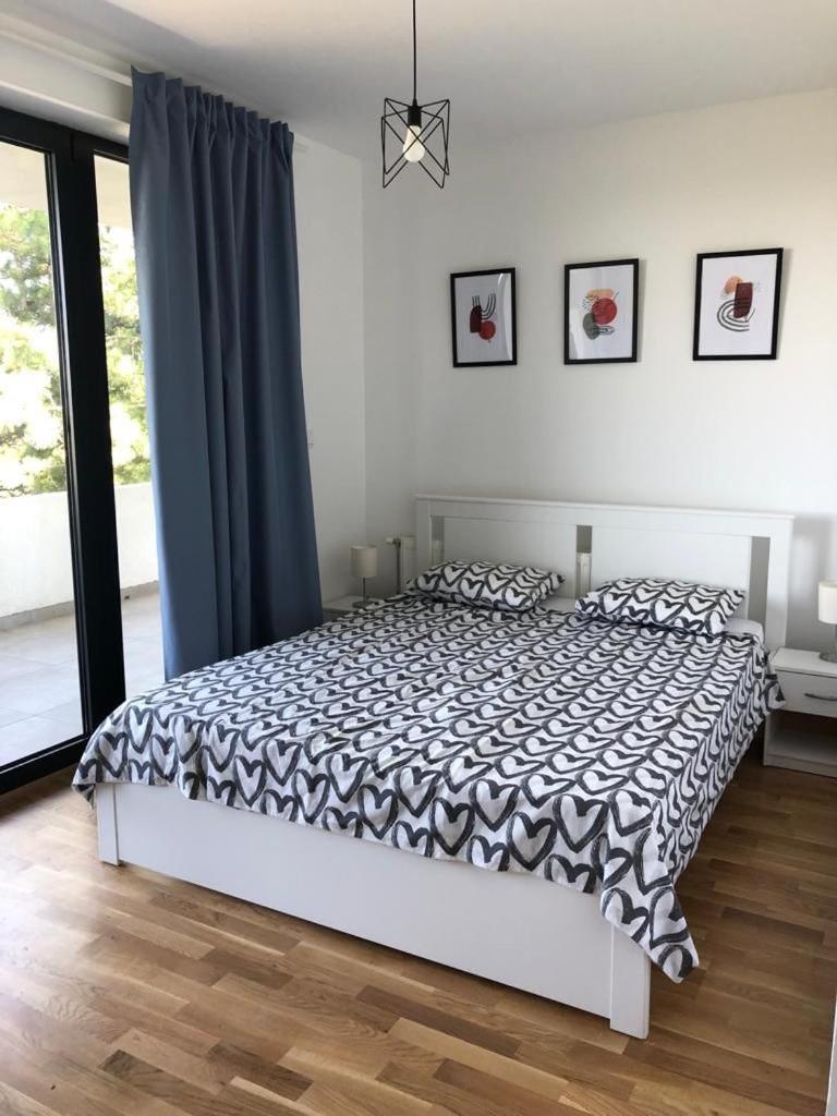 Cheerful 3 bedroom villa with pool in nature view 2