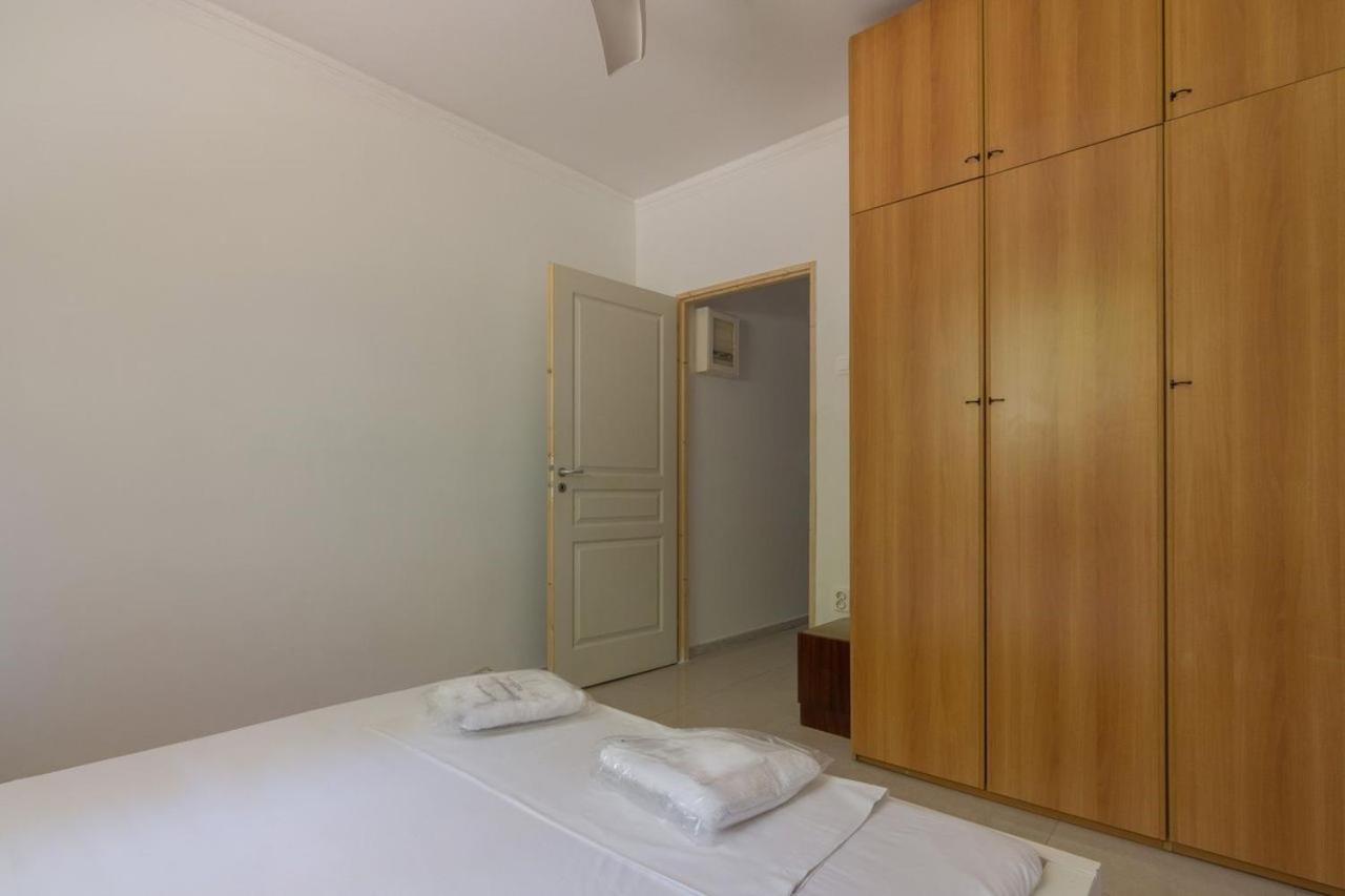 Dreamy Cove, Artistic Hideaway near Floisvos 1BD