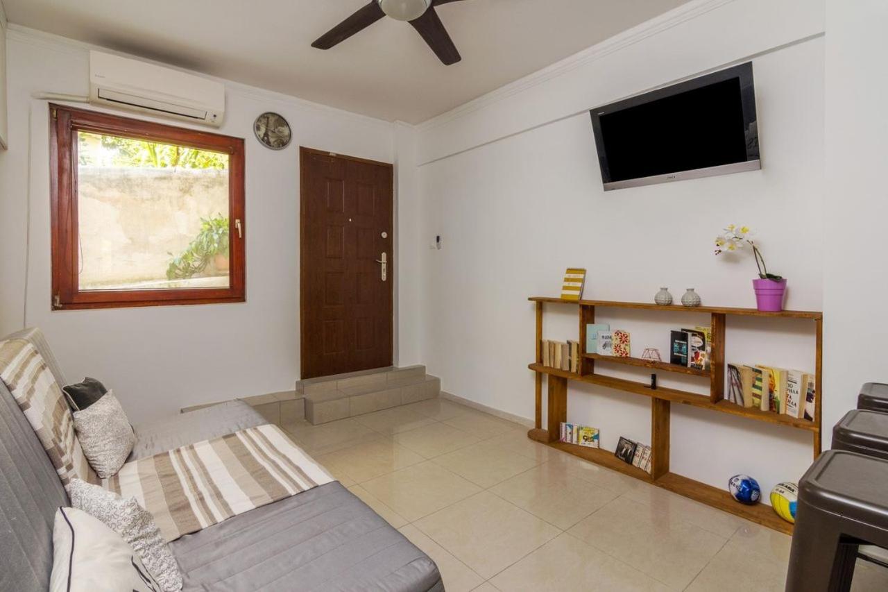 Dreamy Cove, Artistic Hideaway near Floisvos 1BD