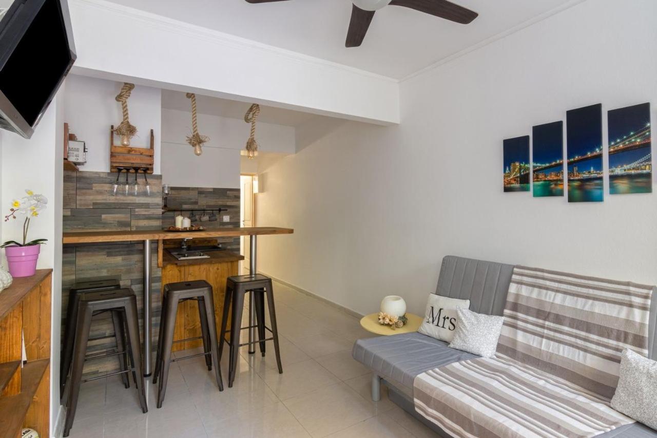 Dreamy Cove, Artistic Hideaway near Floisvos 1BD