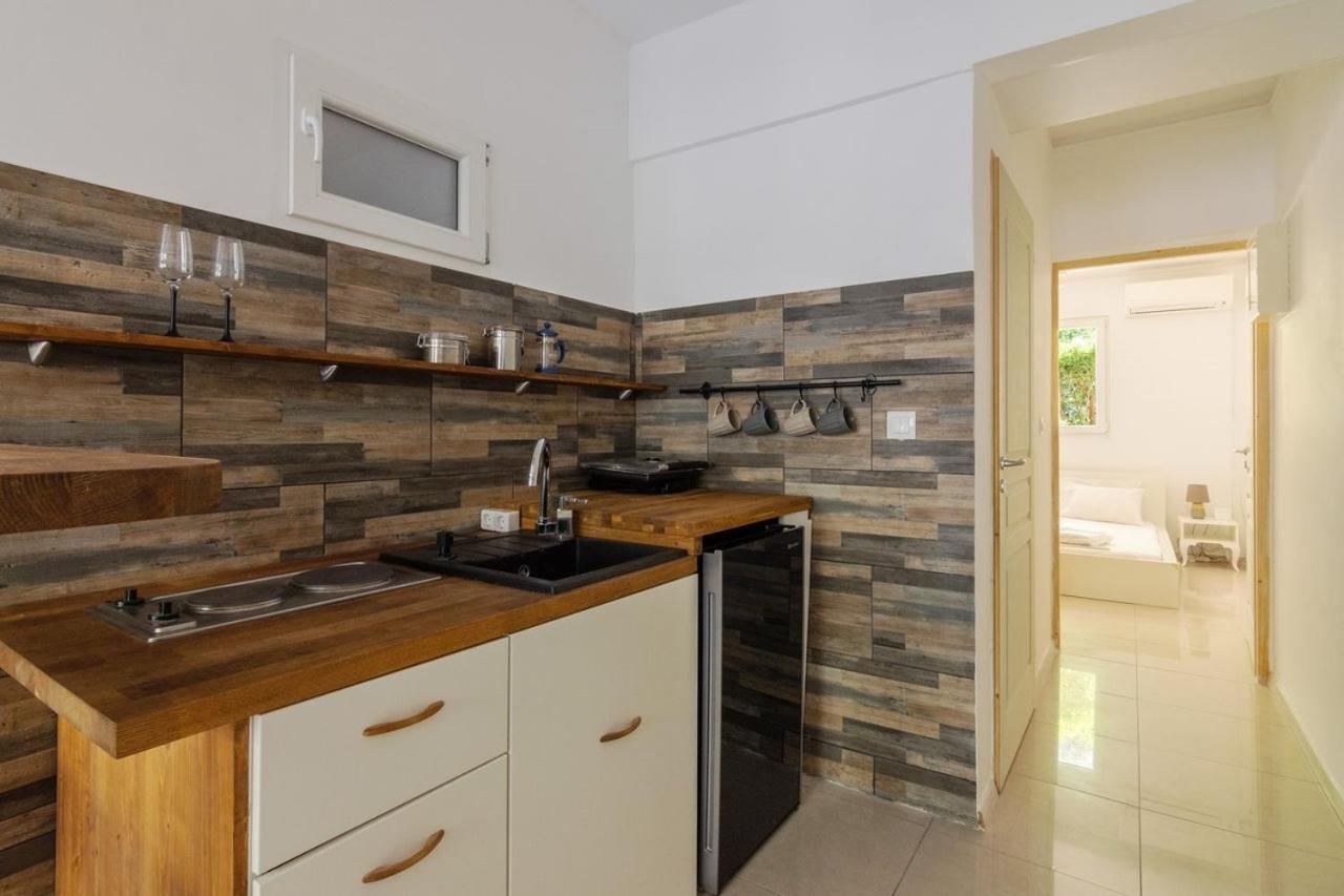 Dreamy Cove, Artistic Hideaway near Floisvos 1BD