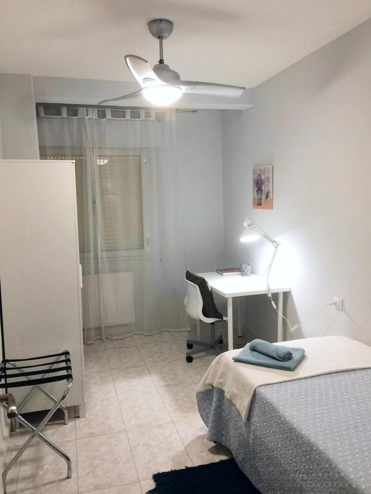 Amplio piso a 10 min de Salamanca by beBalmy