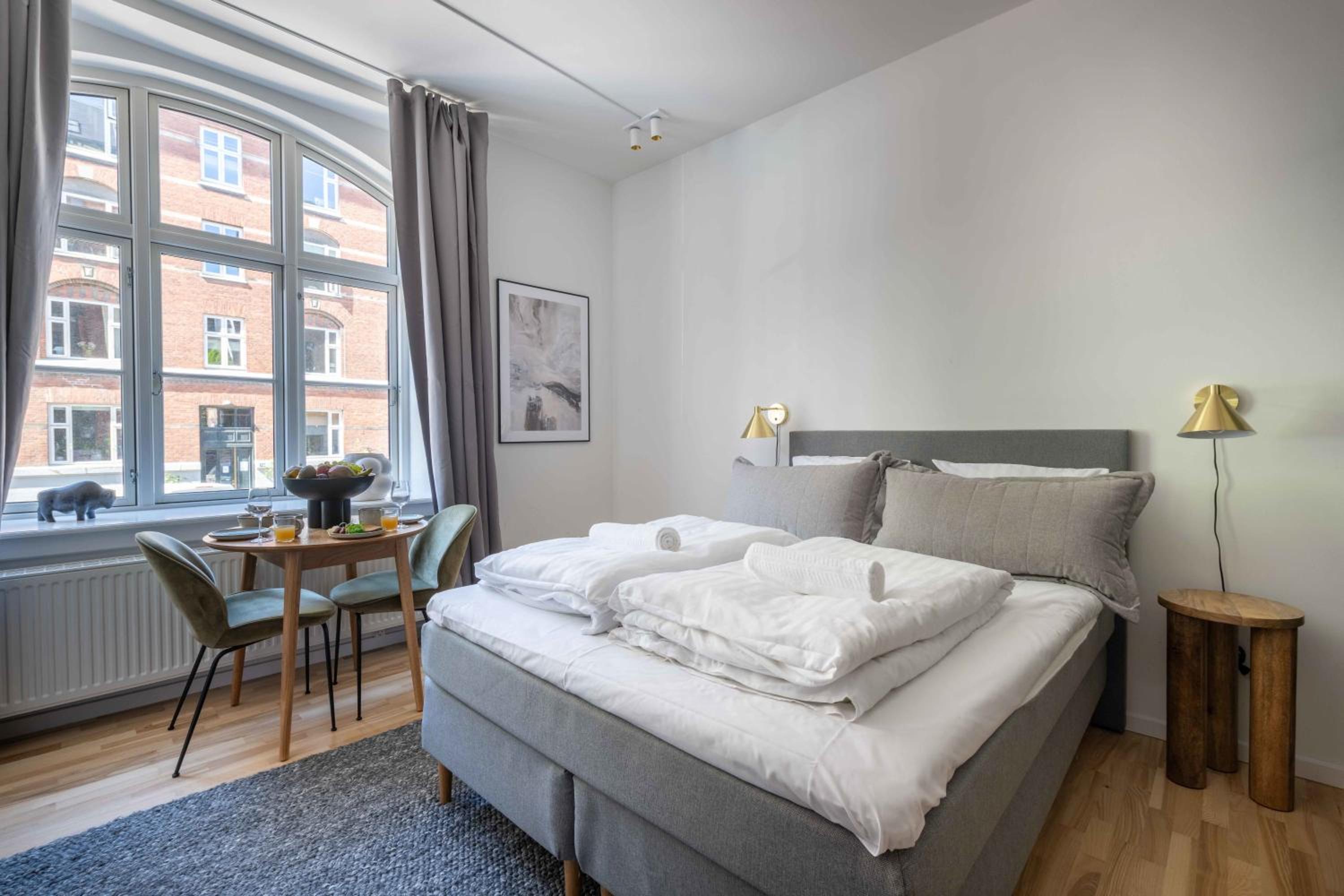 Perfect Couples Retreat in Urban Area