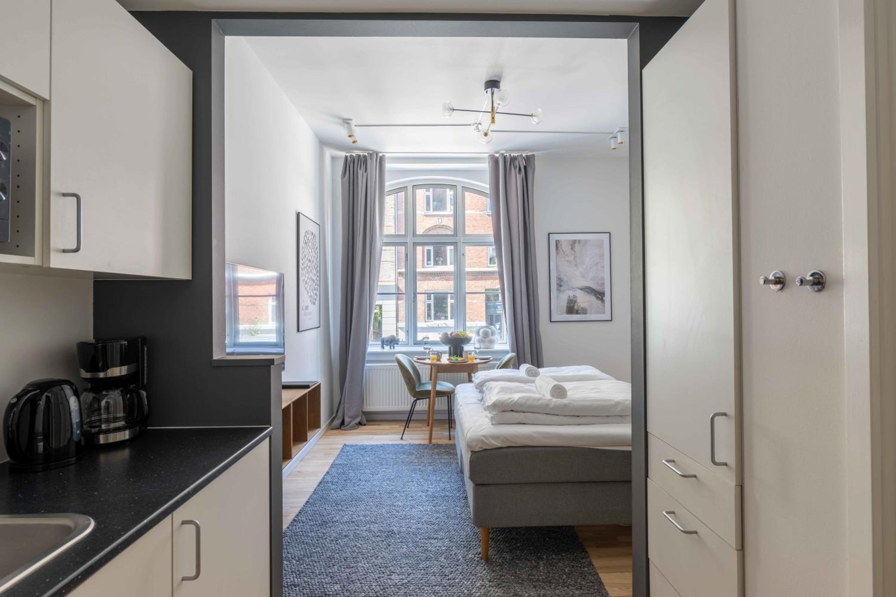 Perfect Couples Retreat in Urban Area