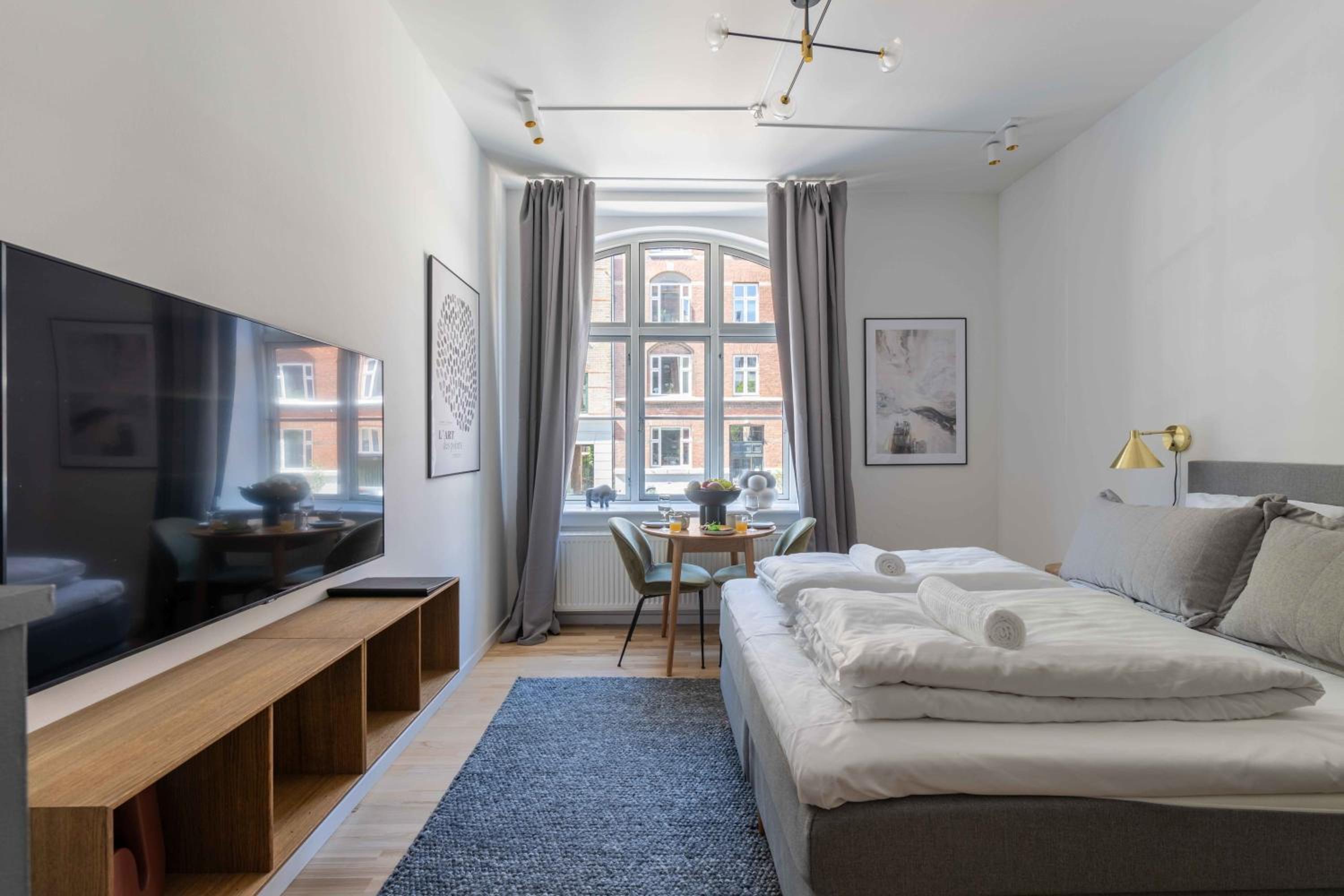 Perfect Couples Retreat in Urban Area