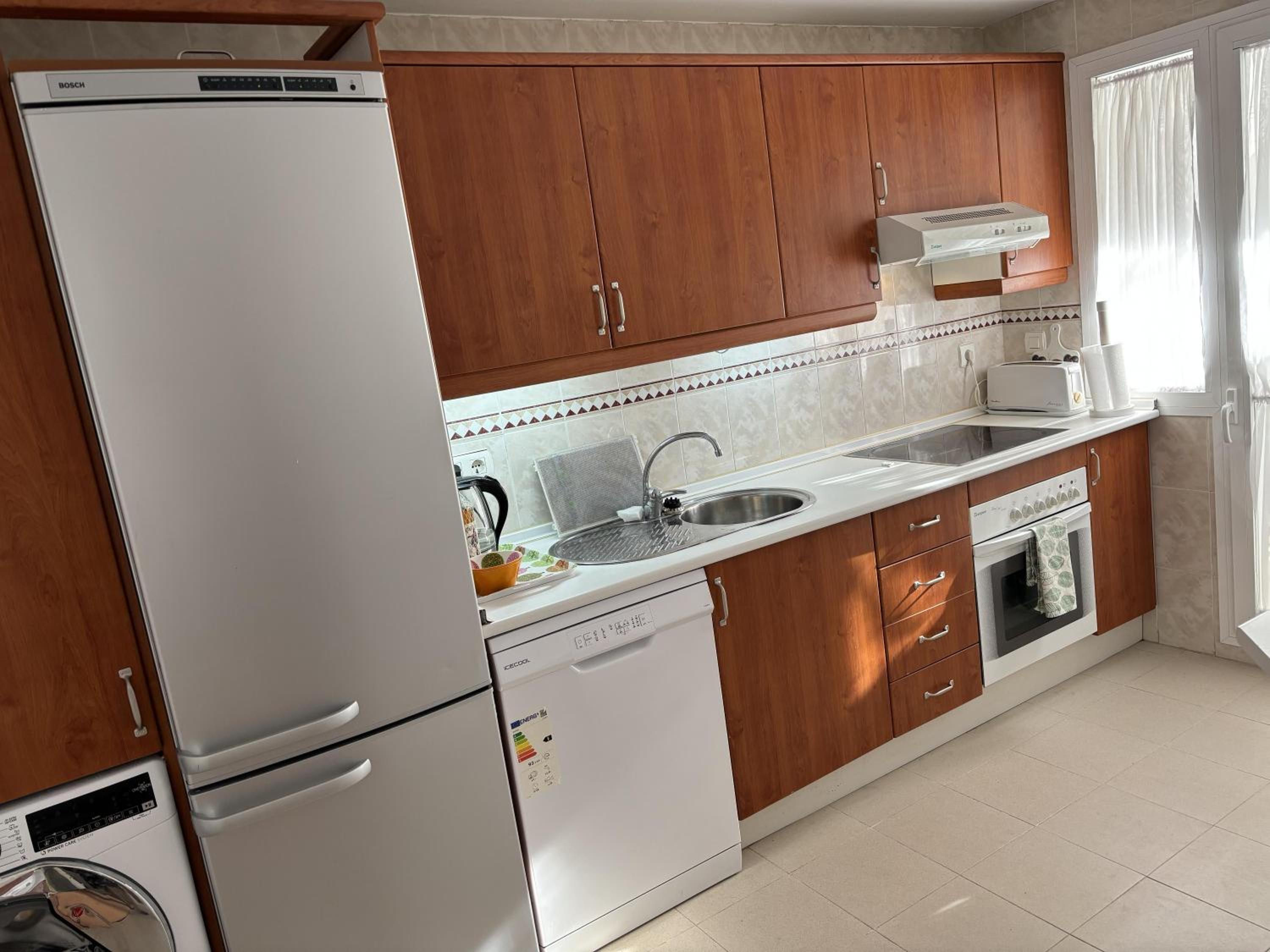 Beach Apartment - Sleeps 6 Pool & Private Terrace