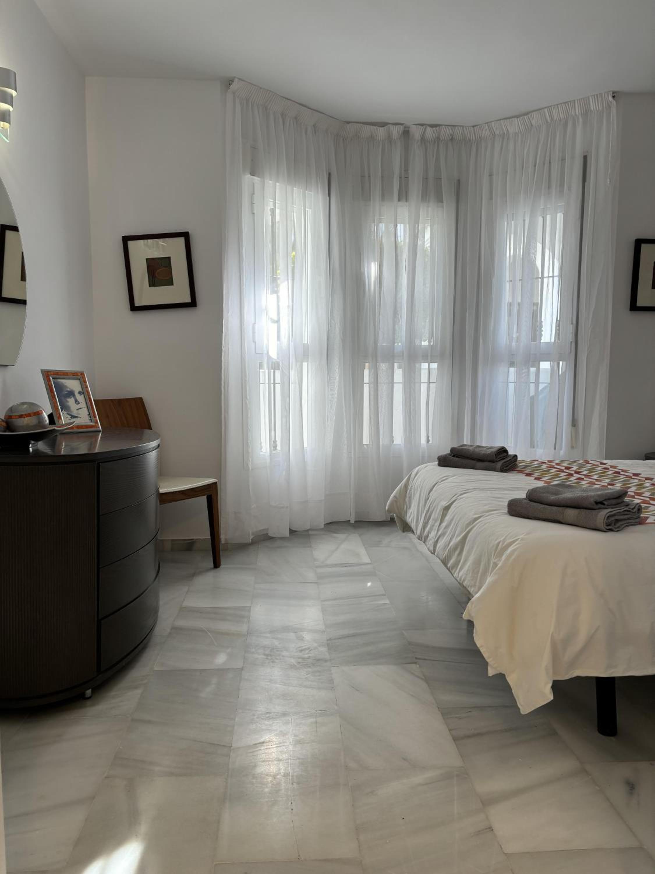 Beach Apartment - Sleeps 6 Pool & Private Terrace