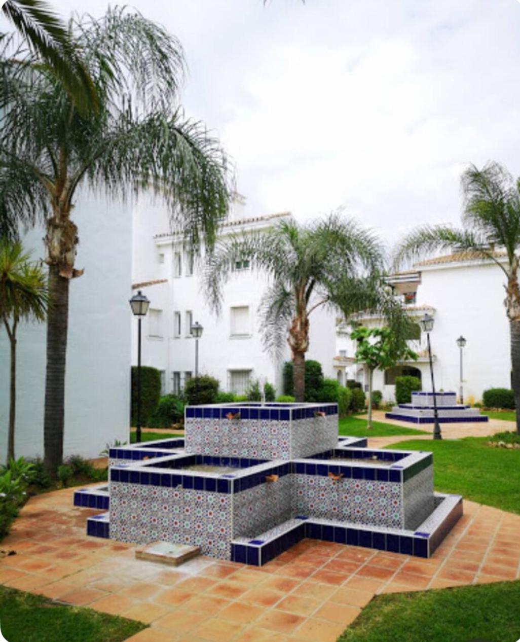 Beach Apartment - Sleeps 6 Pool & Private Terrace