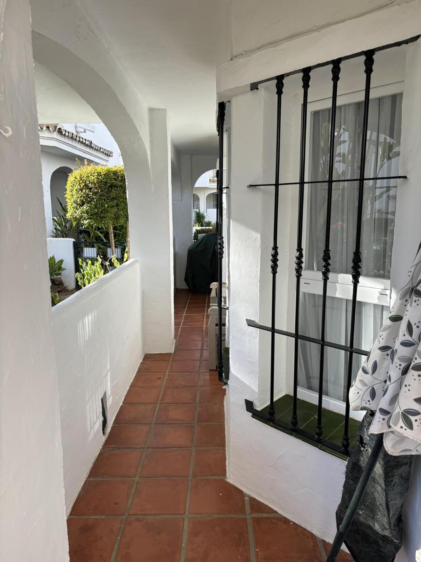 Beach Apartment - Sleeps 6 Pool & Private Terrace