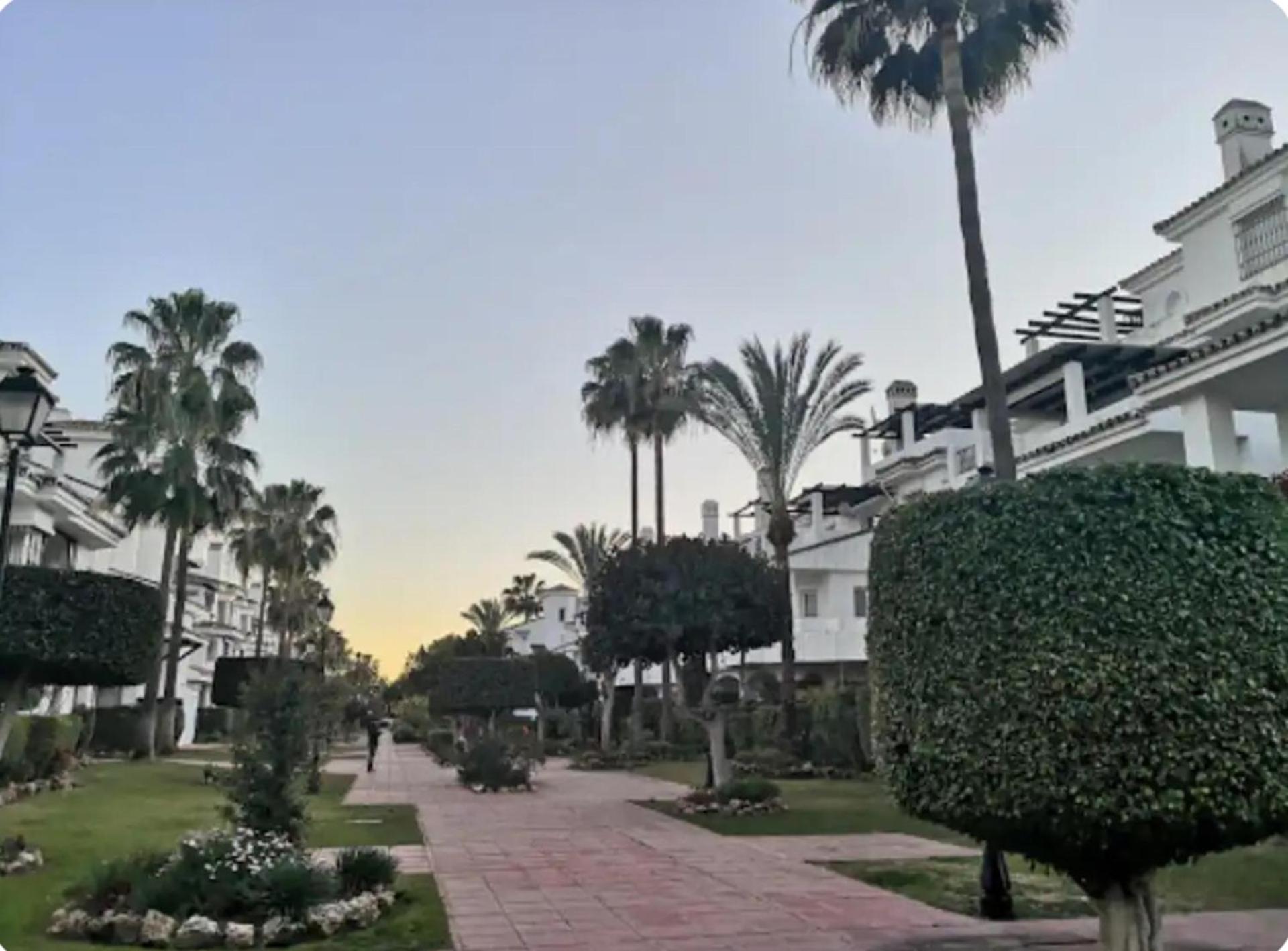 Beach Apartment - Sleeps 6 Pool & Private Terrace