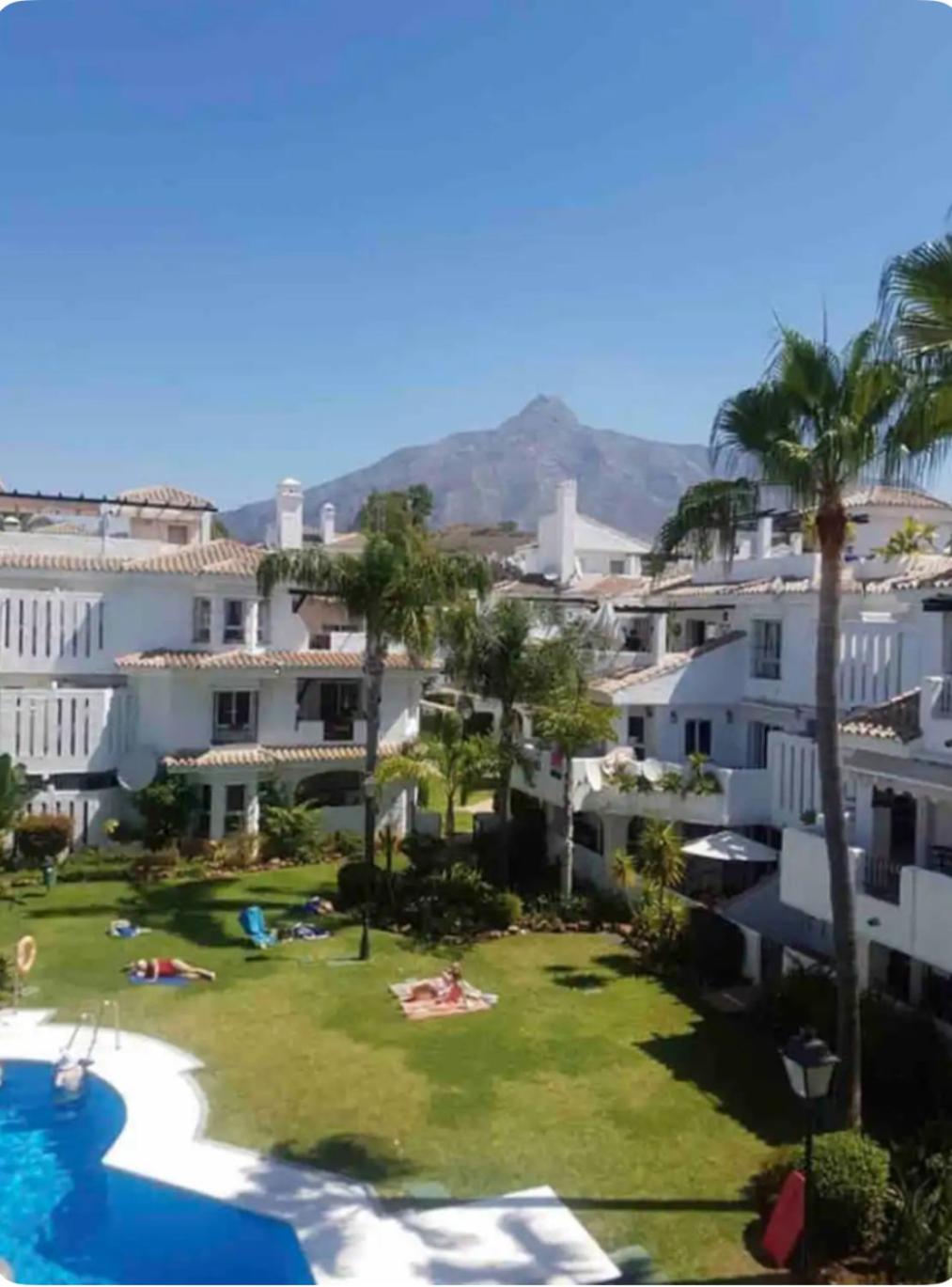 Beach Apartment - Sleeps 6 Pool & Private Terrace