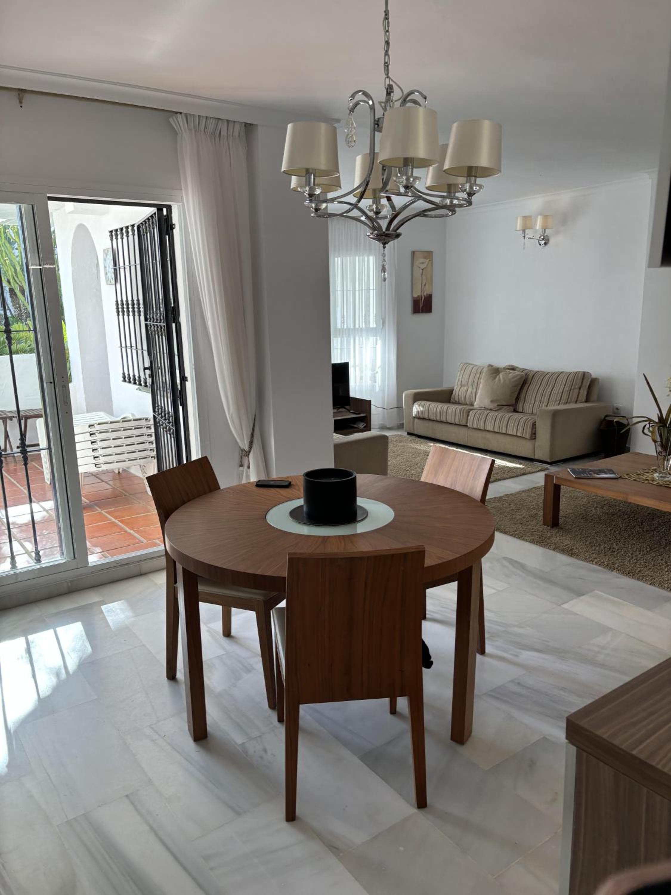 Beach Apartment - Sleeps 6 Pool & Private Terrace