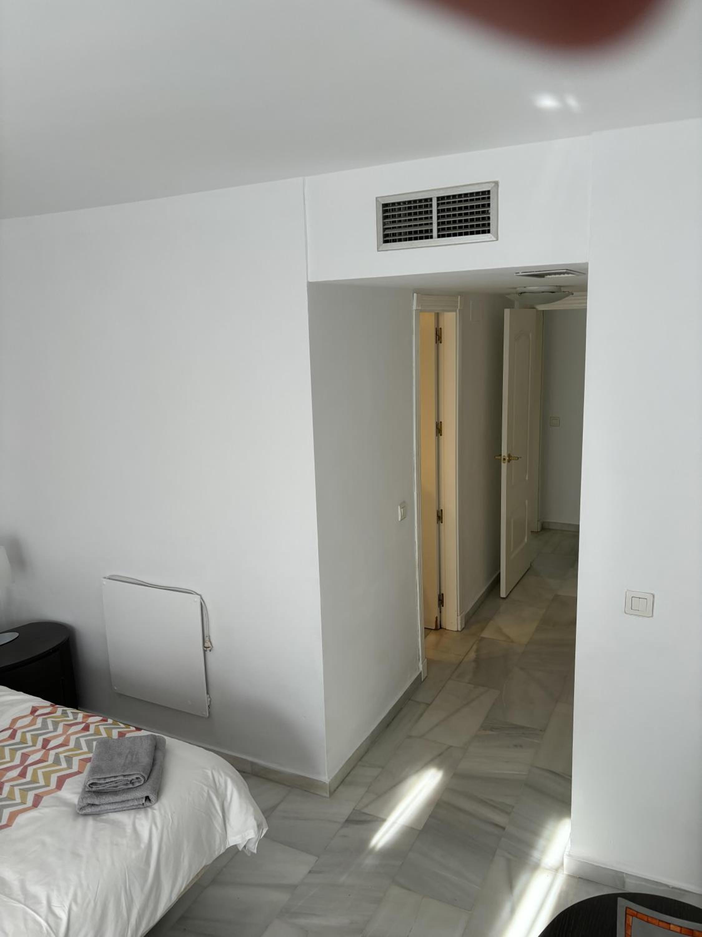 Beach Apartment - Sleeps 6 Pool & Private Terrace