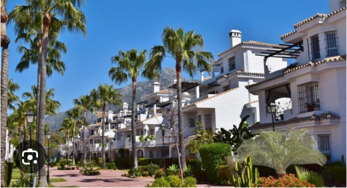 Beach Apartment - Sleeps 6 Pool & Private Terrace