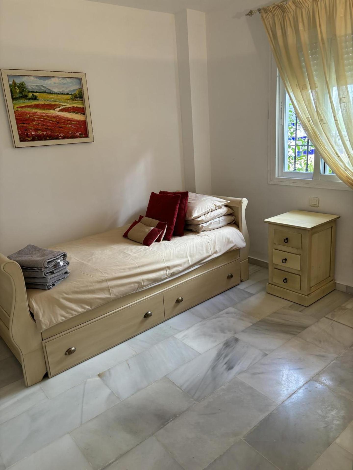 Beach Apartment - Sleeps 6 Pool & Private Terrace