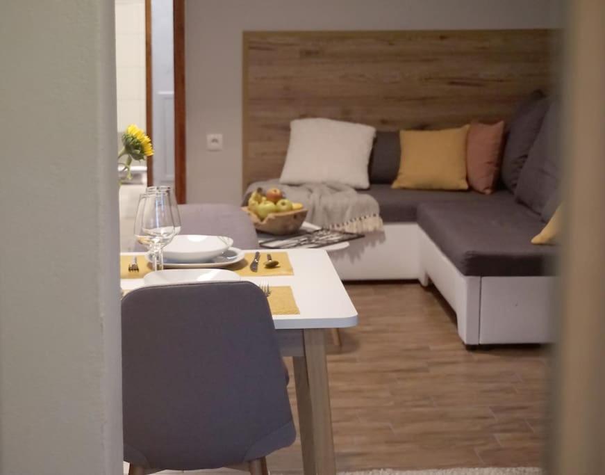 Apartment Tela