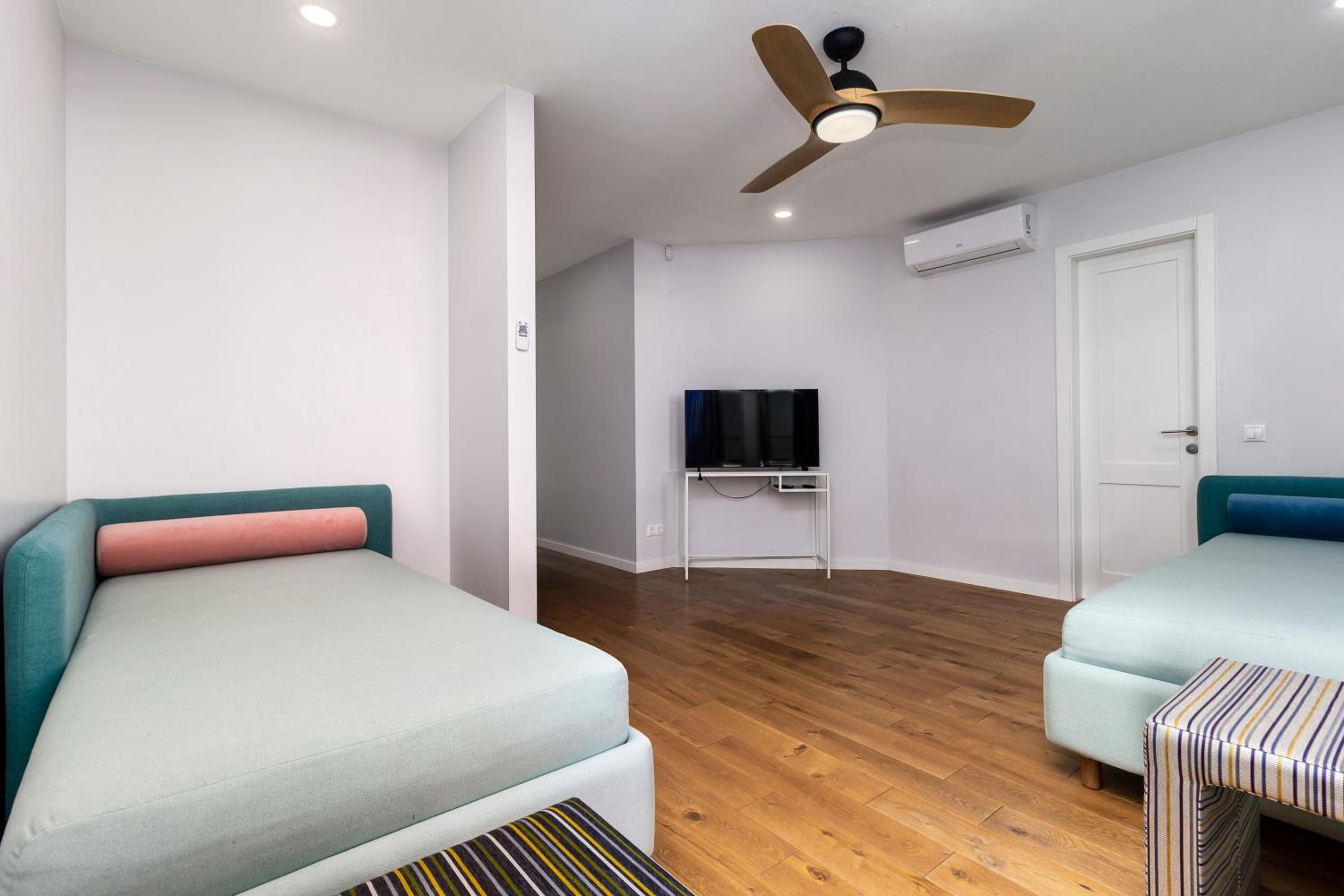 Elija Penthouse with Sea View & Terrace - Near Beach - Free Parking
