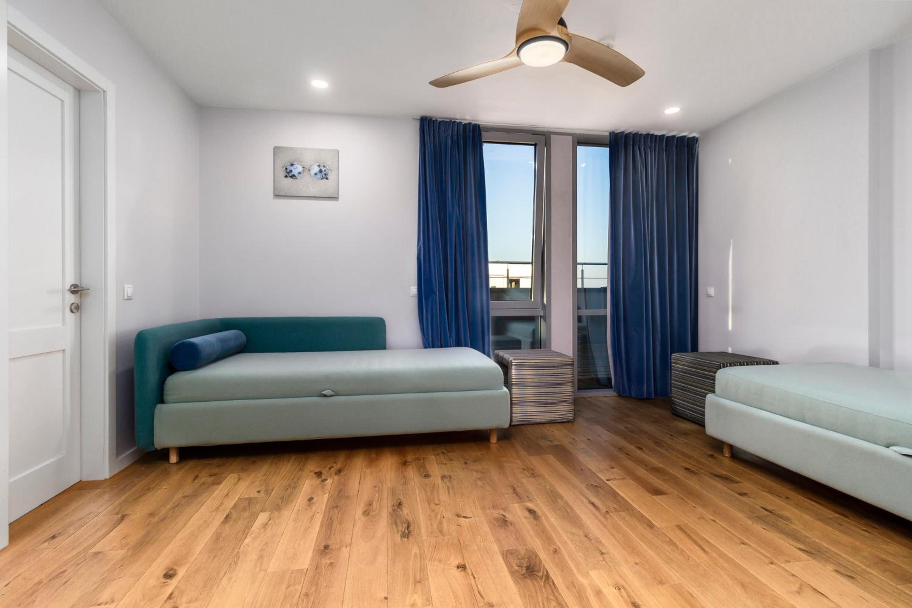 Elija Penthouse with Sea View & Terrace - Near Beach - Free Parking