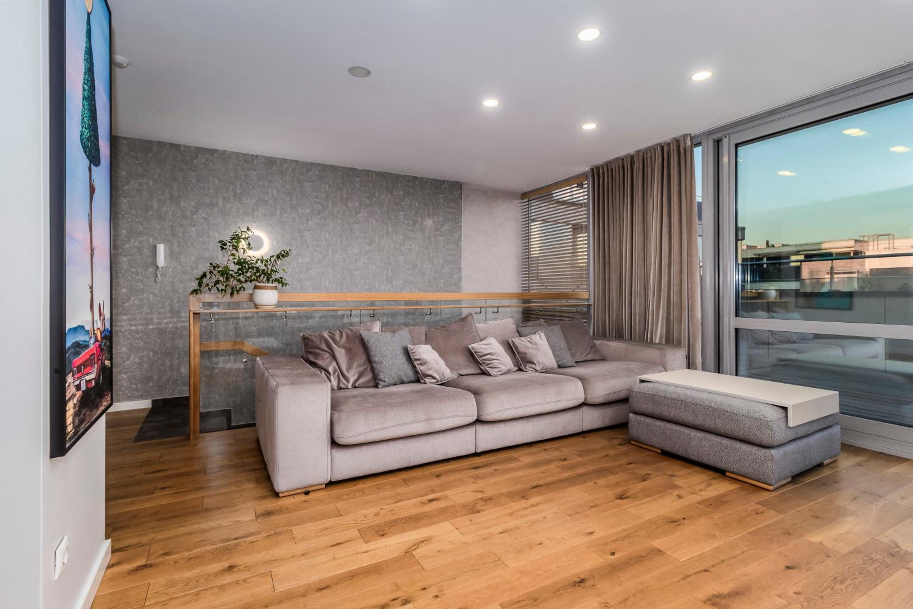 Elija Penthouse with Sea View & Terrace - Near Beach - Free Parking