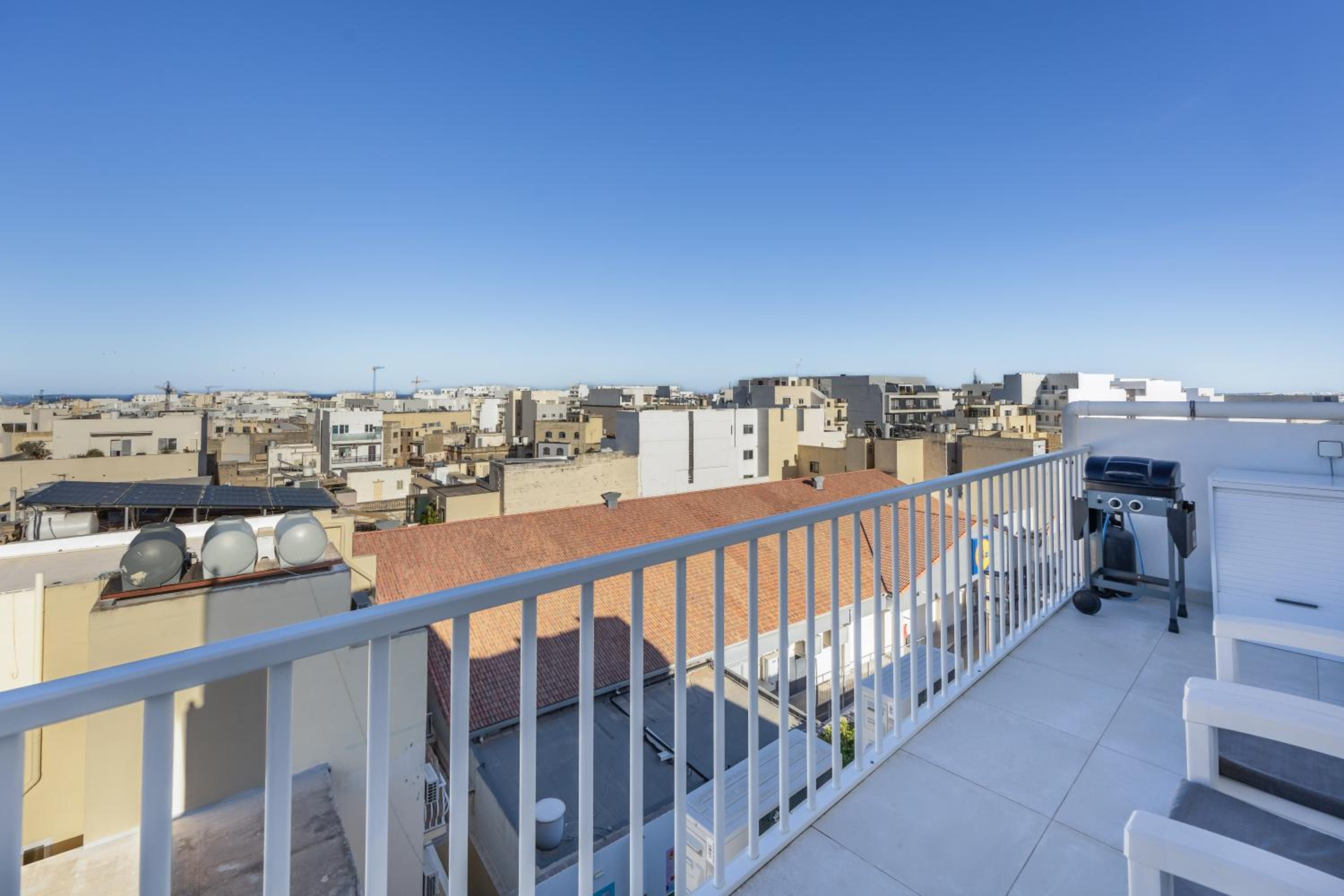Top Floor Penthouse with City Views - By Solea