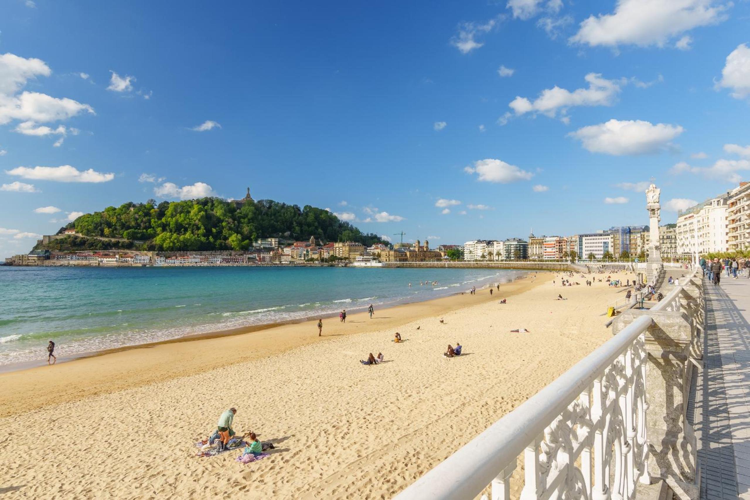 MONTHLY LA CONCHA BREEZE by SWEET HOME SAN SEBASTIAN
