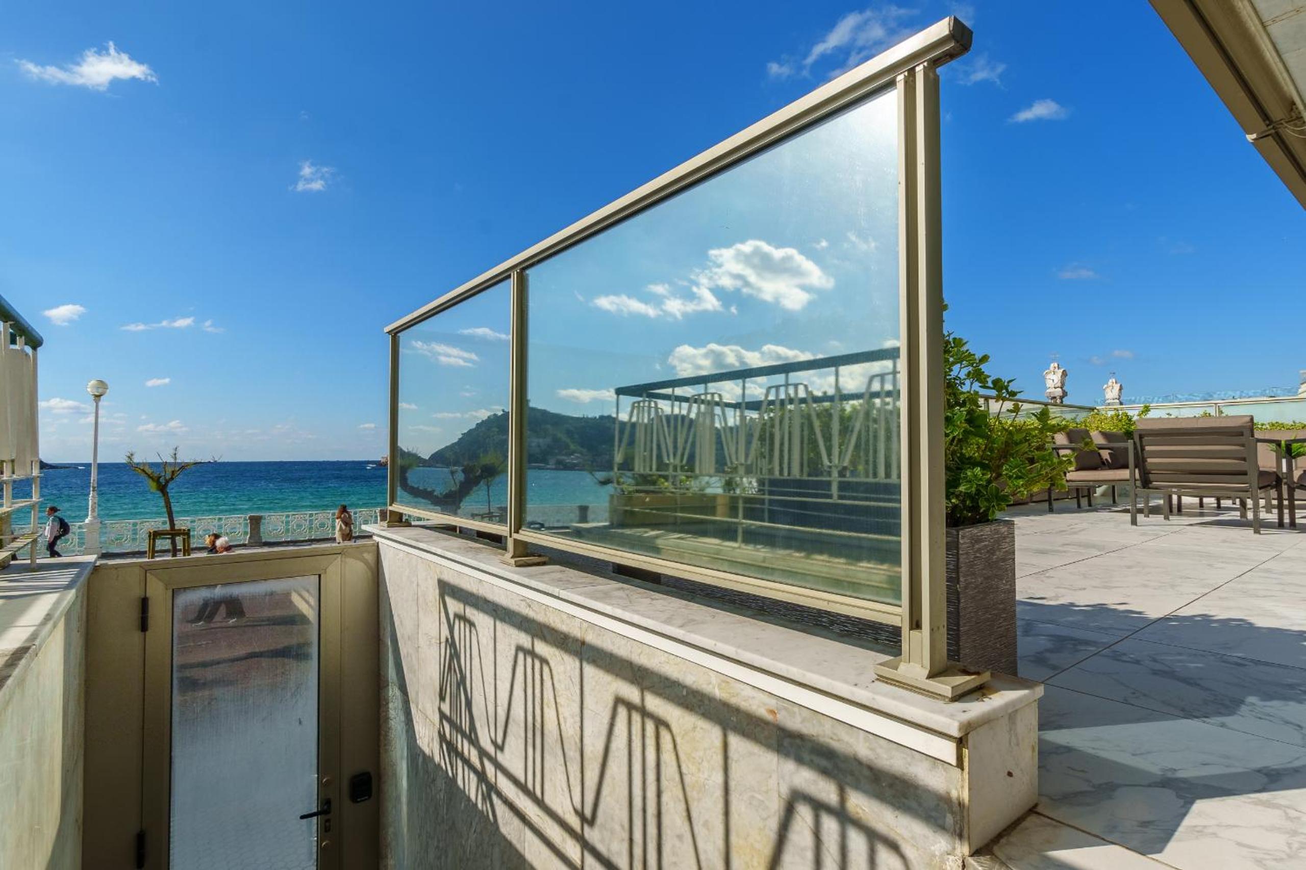 MONTHLY LA CONCHA BREEZE by SWEET HOME SAN SEBASTIAN
