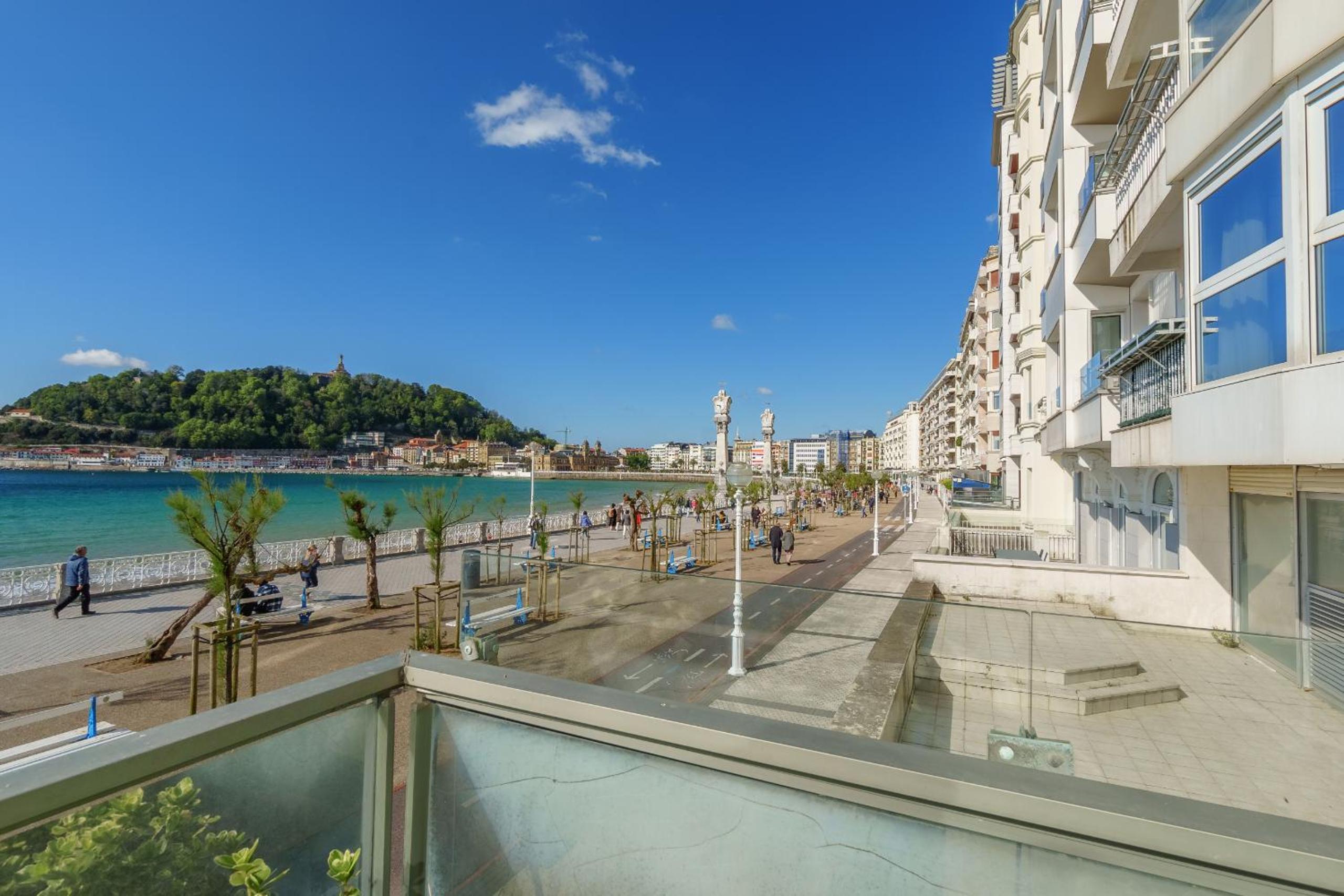 MONTHLY LA CONCHA BREEZE by SWEET HOME SAN SEBASTIAN