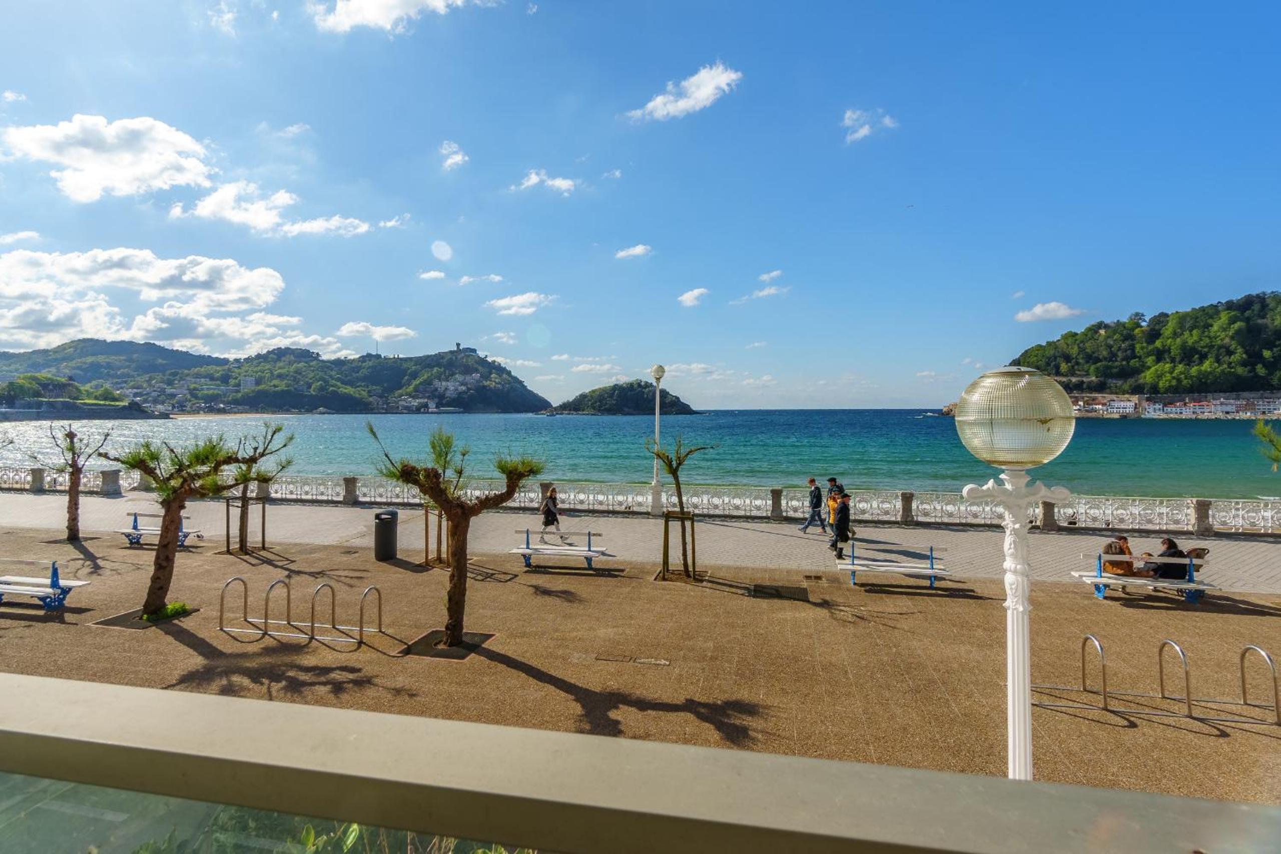 MONTHLY LA CONCHA BREEZE by SWEET HOME SAN SEBASTIAN